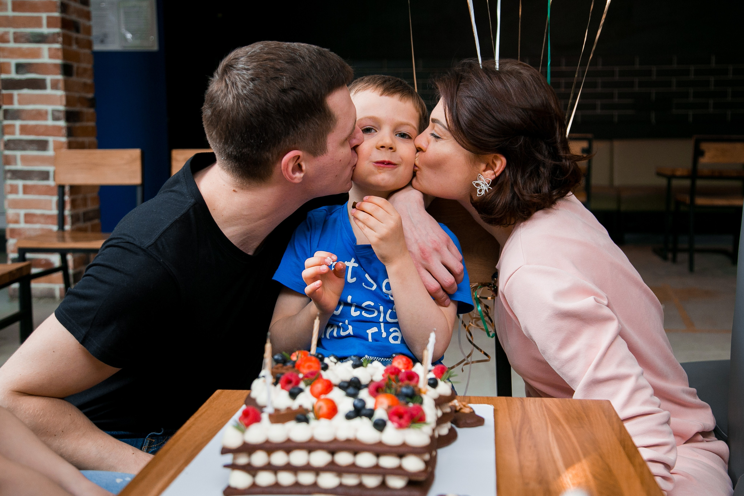 Фотосъемка детского Дня рождения на скалодроме. Репортажный фотограф Борис Геер