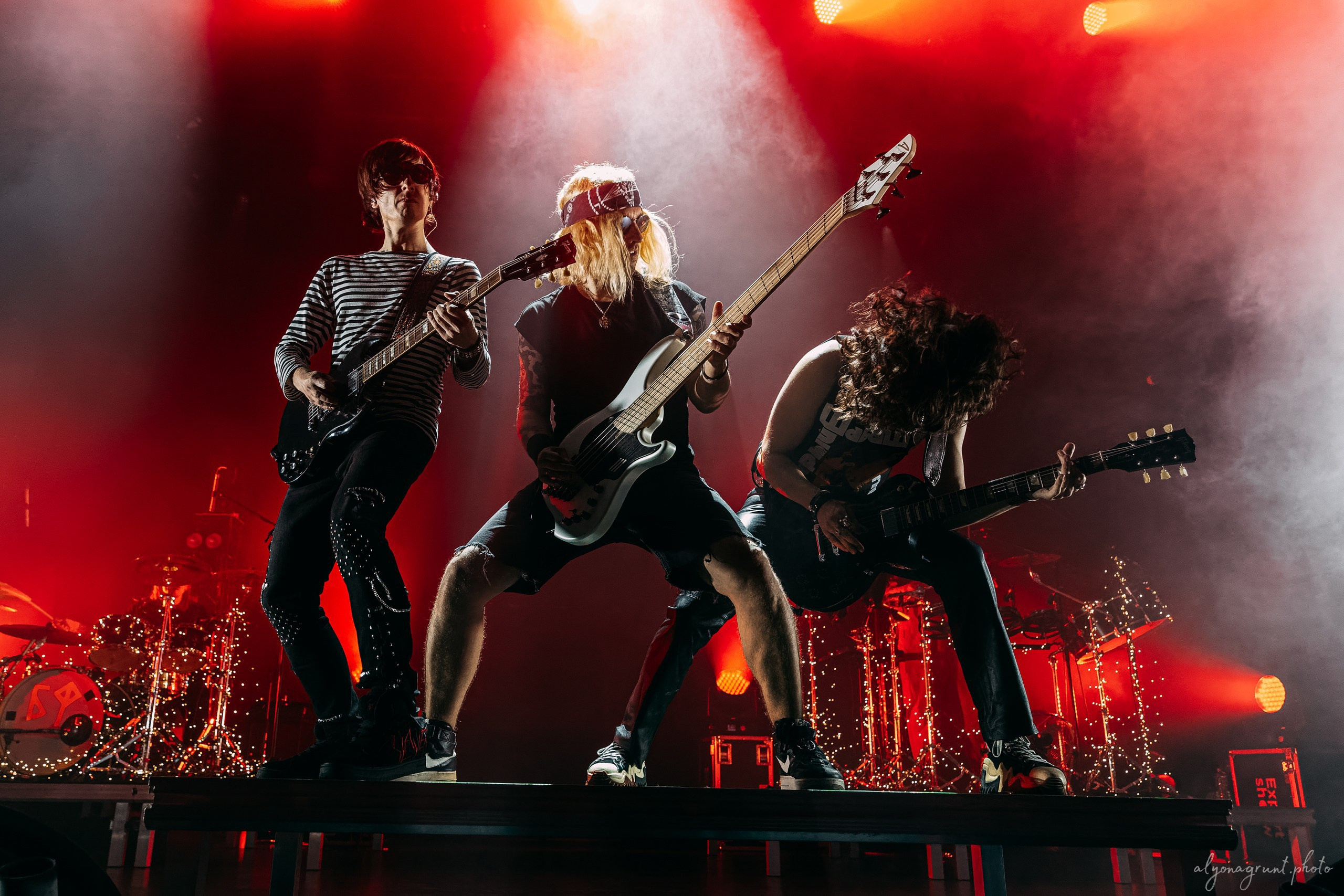 Багровый Фантомас, фоторепортаж, СПб, BASE, 14.12.2025. Алена Адрианова: фотограф в Санкт-Петербурге