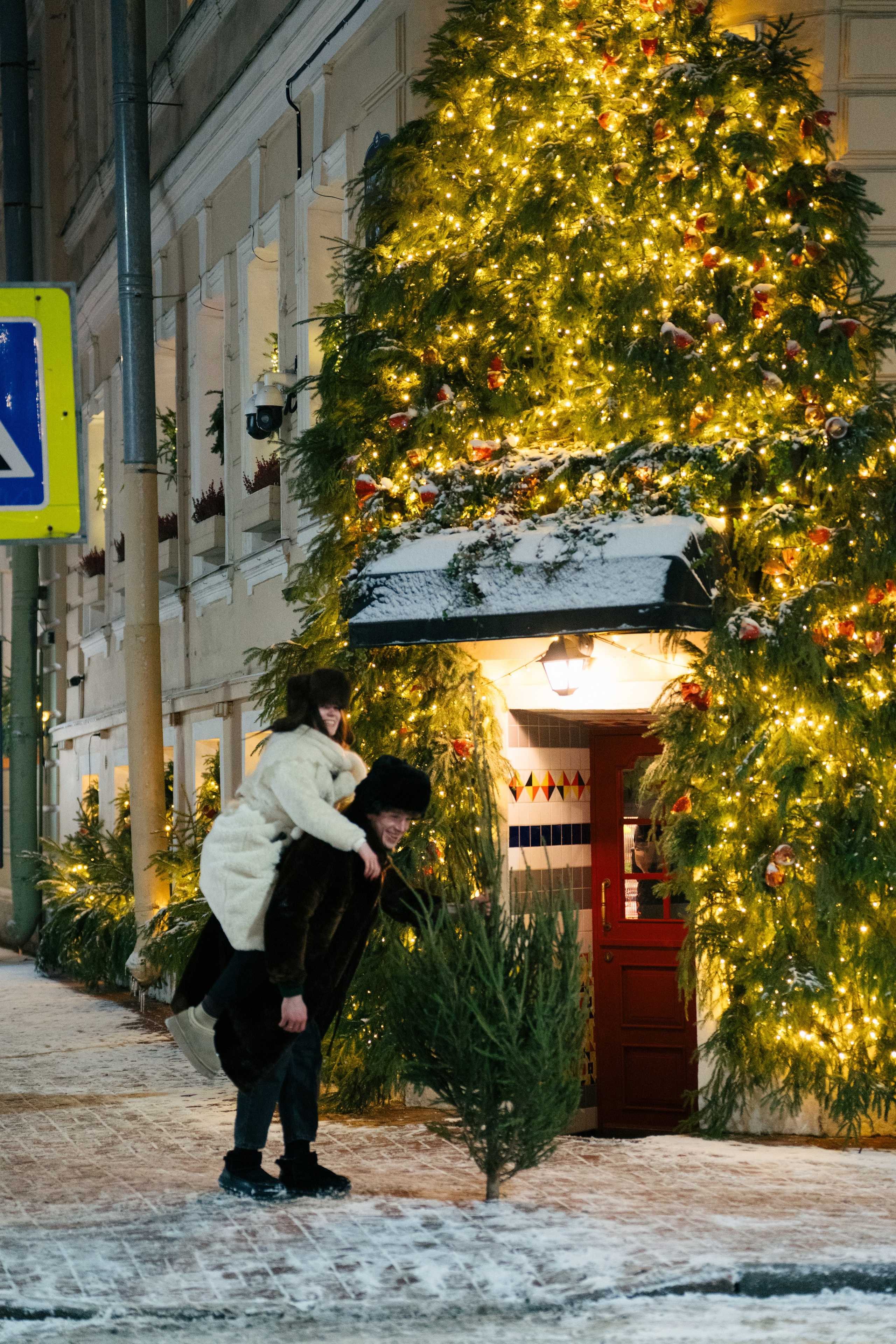 НОВОГОДНЯЯ ПРОГУЛКА ПАРЫ ПО ЧЕРНЫШЕВСКОЙ ПЕРЕД НОВЫМ ГОДОМ. Профессиональный фотограф, Санкт-Петербург — Виктория Богомолова