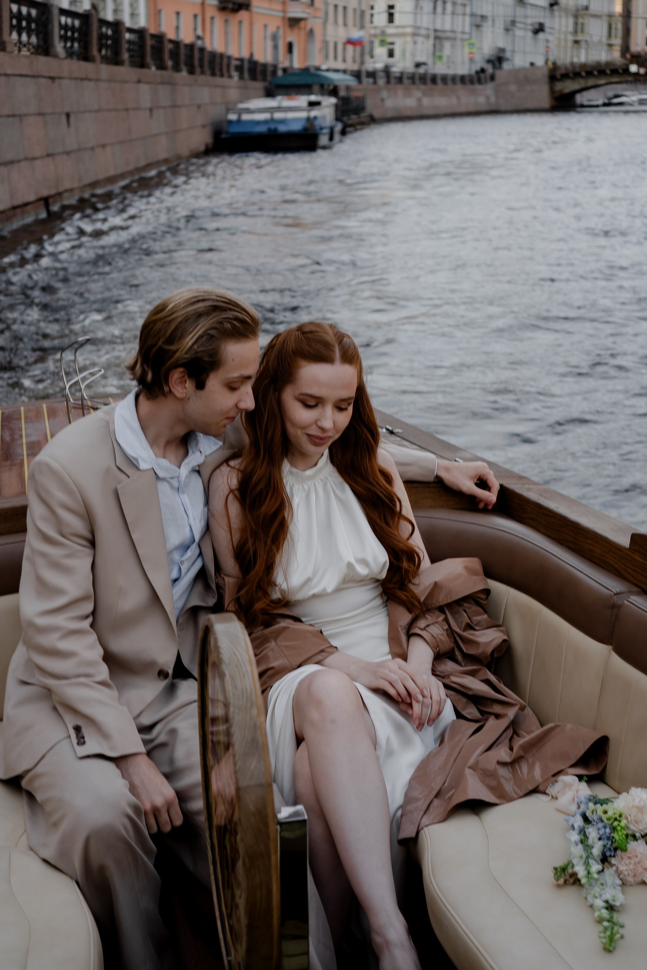 СВАДЕНБНАЯ СЬЕМКА НА КАТЕРЕ ПО КАНАЛАМ САНКТ-ПЕТЕРБУРГА И В АКВАТОРИИ НЕВЫ. Профессиональный фотограф, Санкт-Петербург — Виктория Богомолова