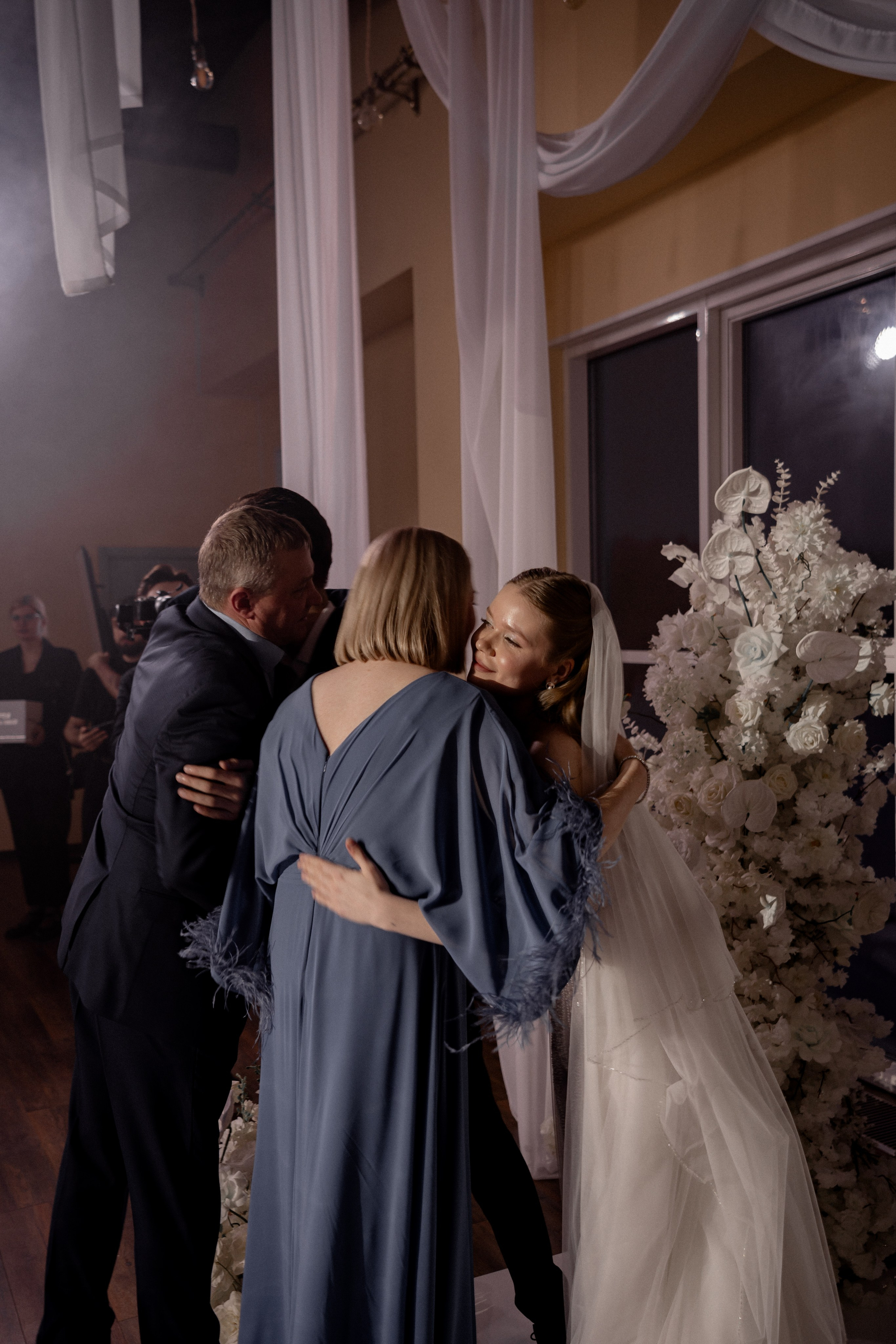 СВАДЕБНАЯ СЬЕМКА СБОРОВ В ОТЕЛЕ И ВЫЕЗД НА ЦЕРЕМОНИЮ (СНЯТО В СИБИРЕ В НИЖНЕВАРТОВСКЕ). Профессиональный фотограф, Санкт-Петербург — Виктория Богомолова