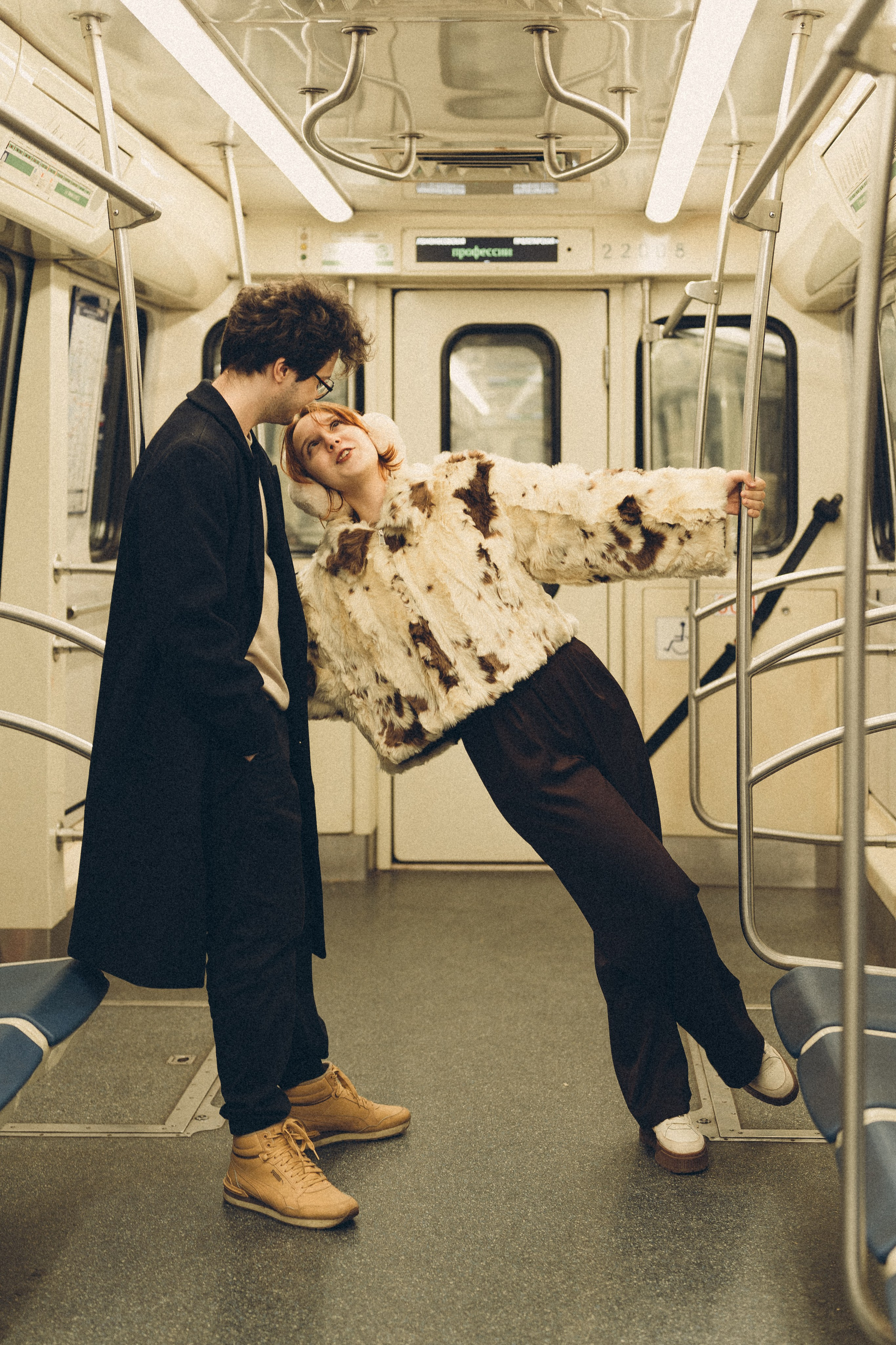 НОВОГОДНЯЯ ФОТОСЕСИИЯ ПАРЫ В МЕТРО ЛЮБОВЬ. Профессиональный фотограф, Санкт-Петербург — Виктория Богомолова