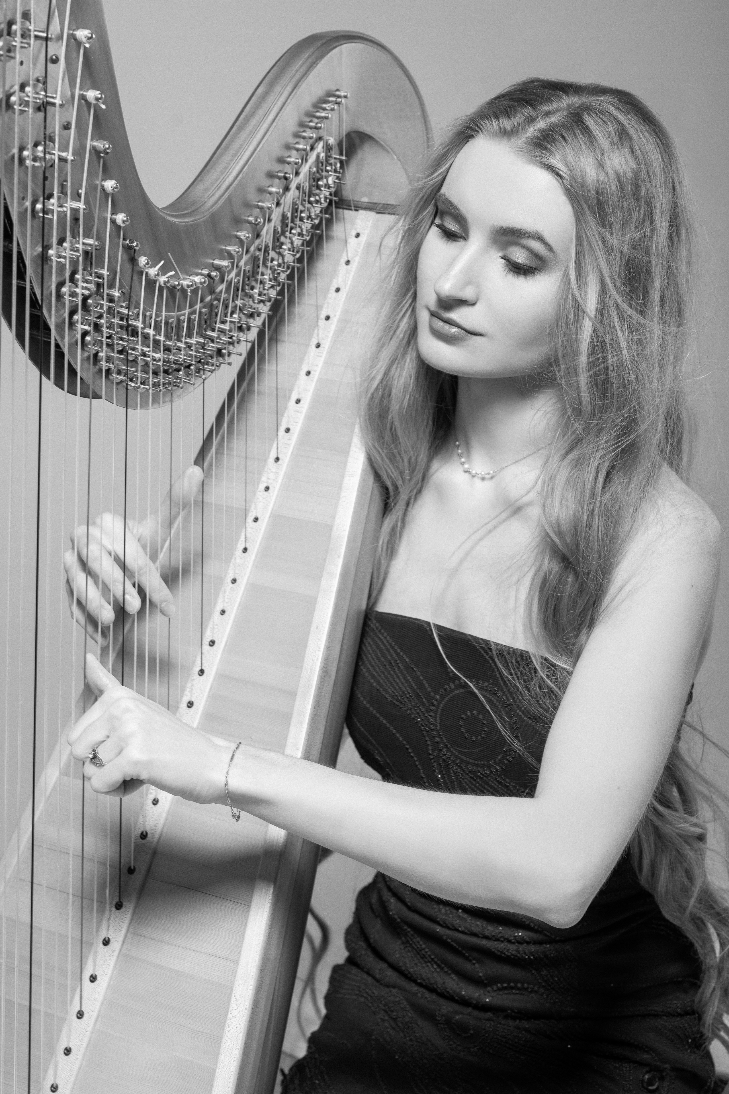 Harp girl. Portrait photographer in Minsk Slava Potalakh