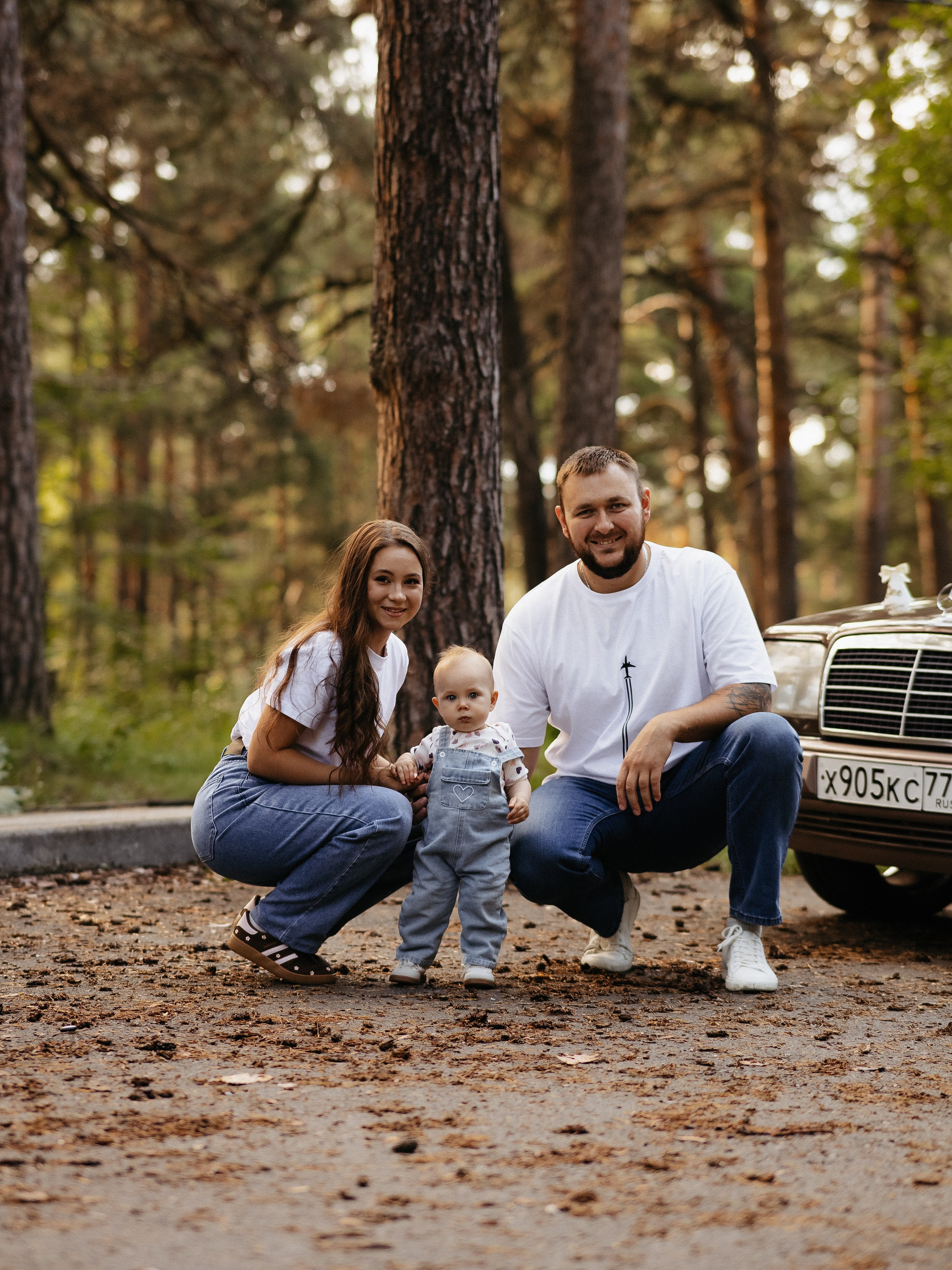 Семейная с машиной. Свадебный фотограф Челябинск Зиненко Виктория