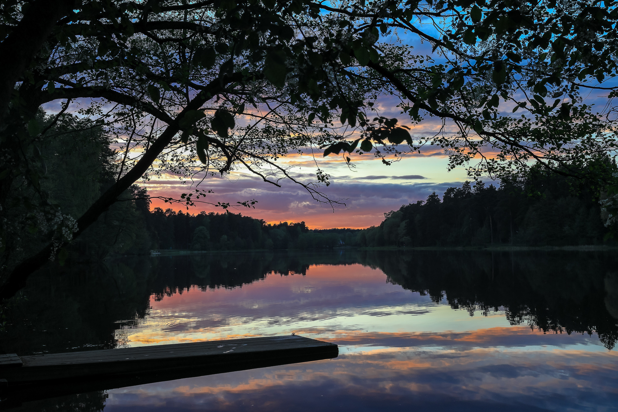 Кратовское озеро сразу после захода Солнца в мае