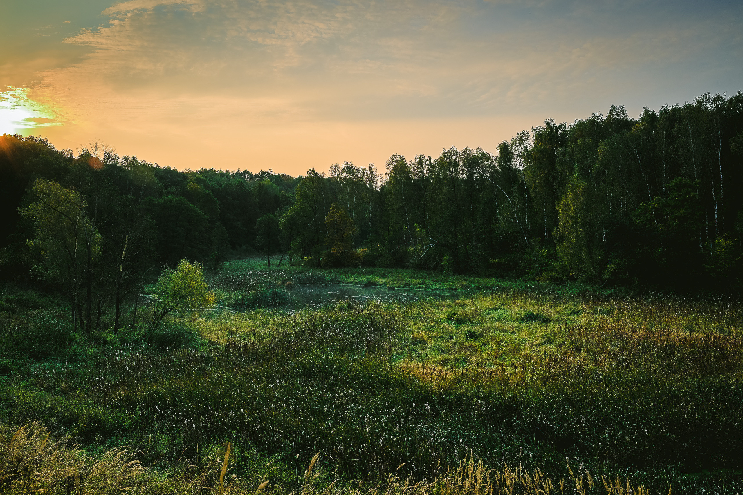 Осенний рассвет на реке Жданка