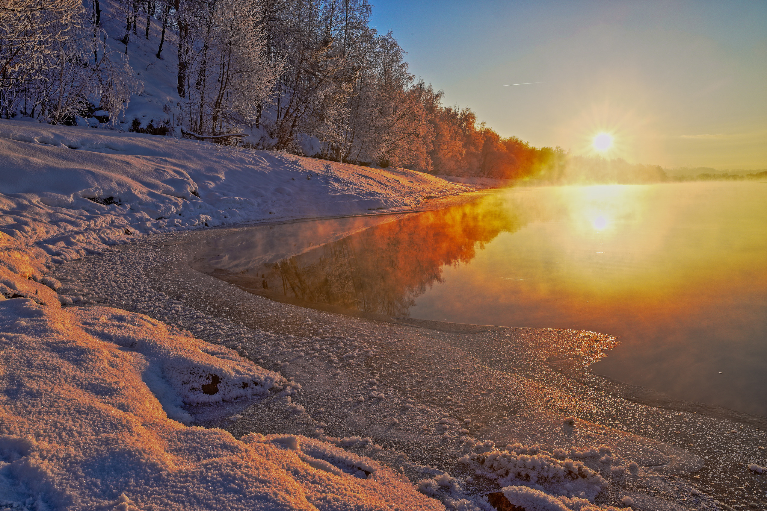 Зимний закат на реке Москва