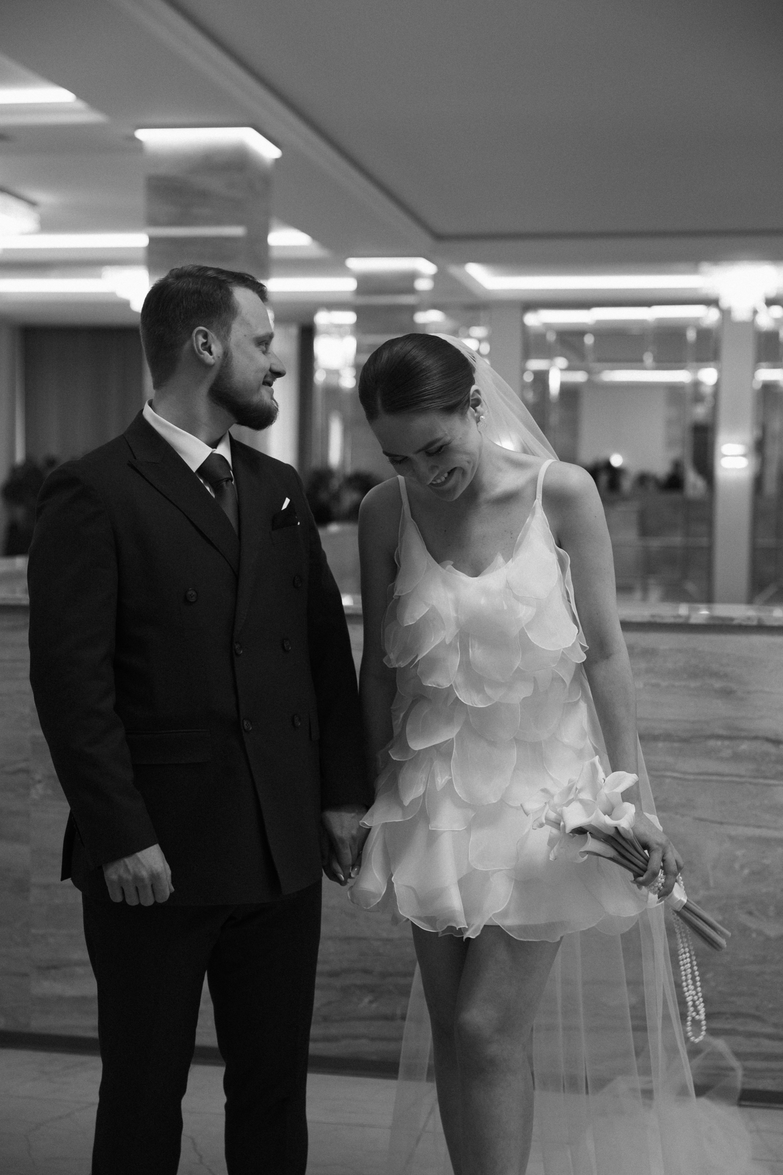 Ирина и Алексей | прогулка Котельническая наб. Свадебный фотограф Москва Анастасия Храмова