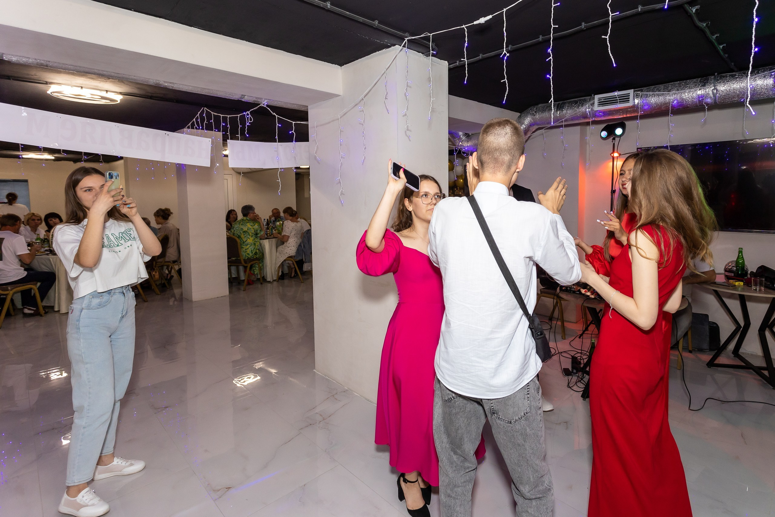 Вручение аттестата и выпускной вечер. Выпускные альбомы Майкоп, Краснодар Елена Золотарева