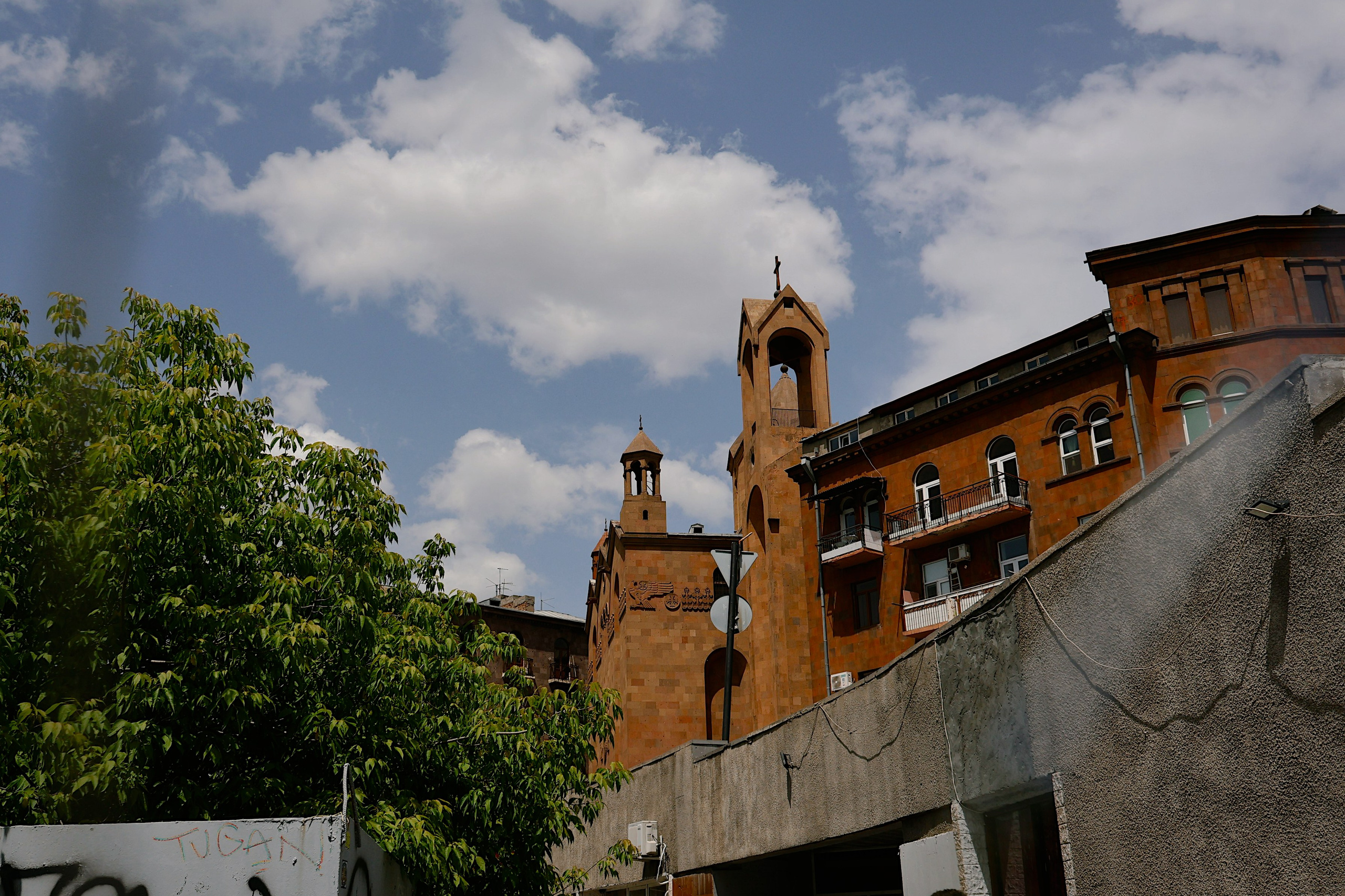 YEREVAN. Элиз — фотограф в Москве. Снимаю людей, архитектуру, город, животных и создаю визуальный контент для брендов