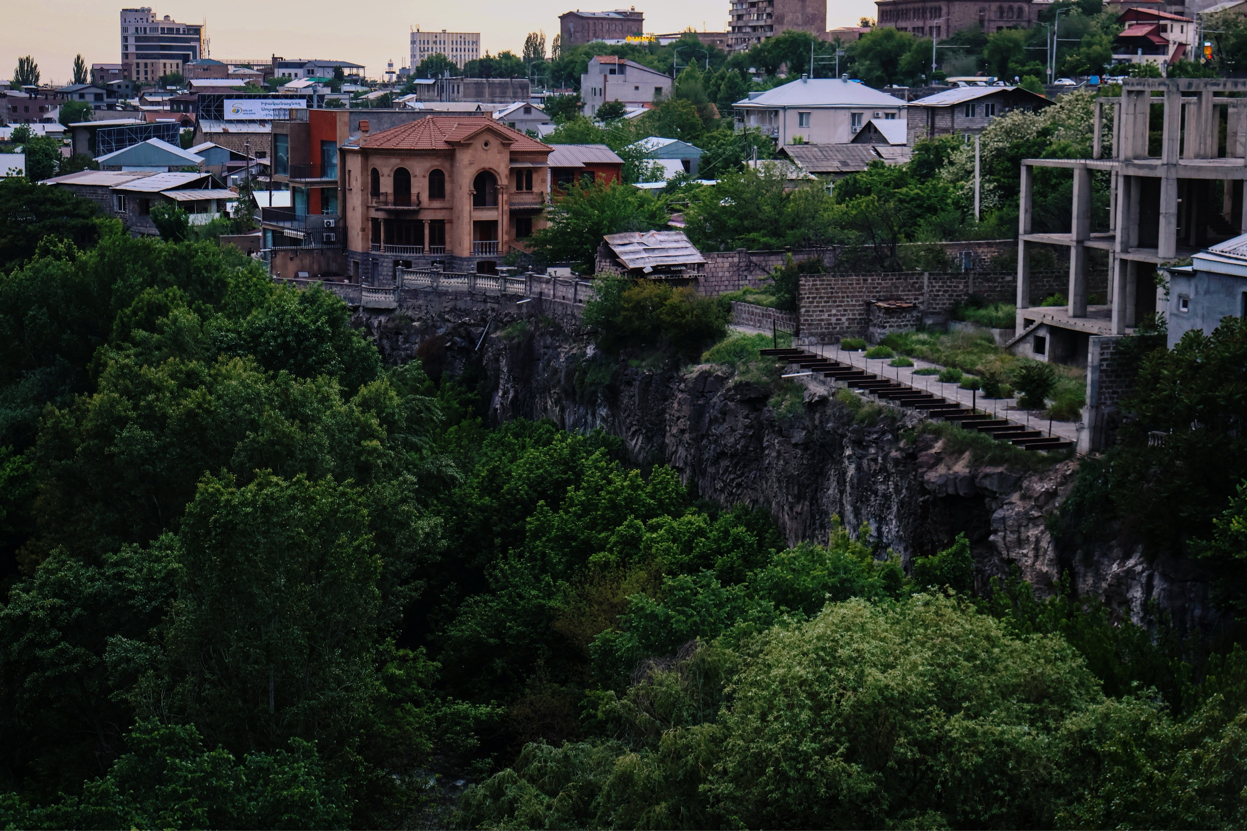 YEREVAN. Элиз — фотограф в Москве. Снимаю людей, архитектуру, город, животных и создаю визуальный контент для брендов