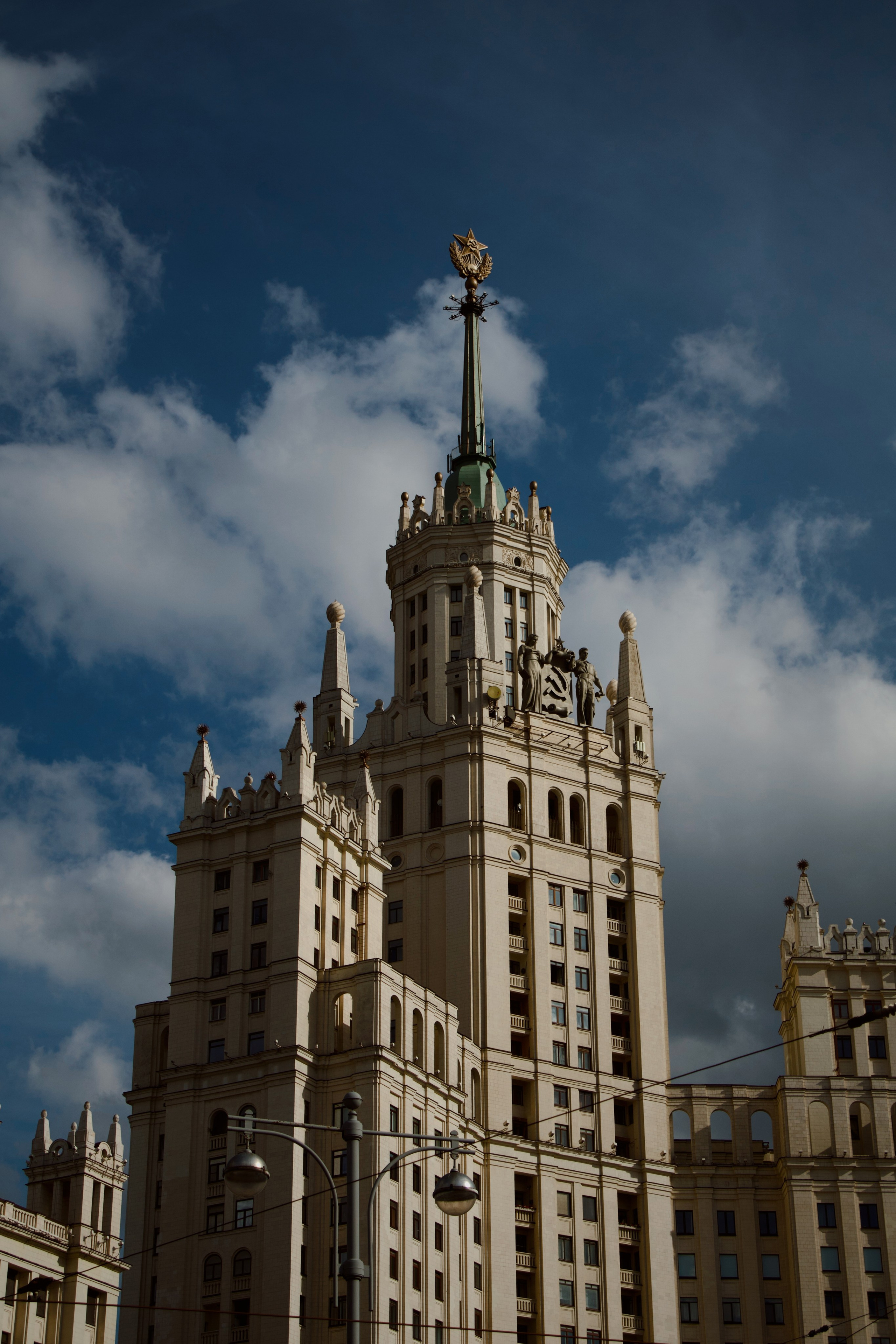 SPACE. Элиз — фотограф в Москве. Снимаю людей, архитектуру, город, животных и создаю визуальный контент для брендов