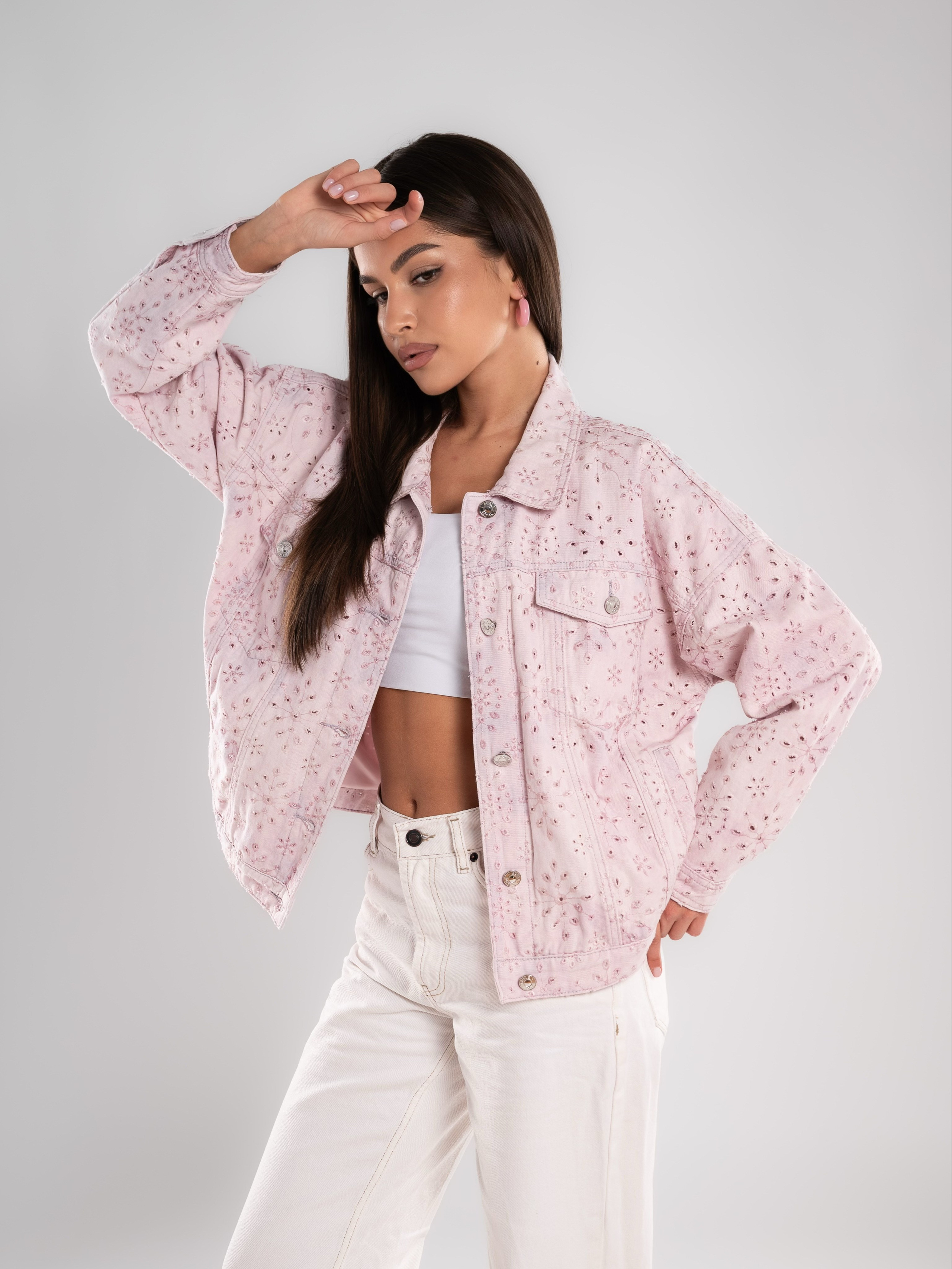 Джинсовые куртки на 2х моделях. Предметный фотограф, фото для маркетплейсов Пятигорск, КМВ