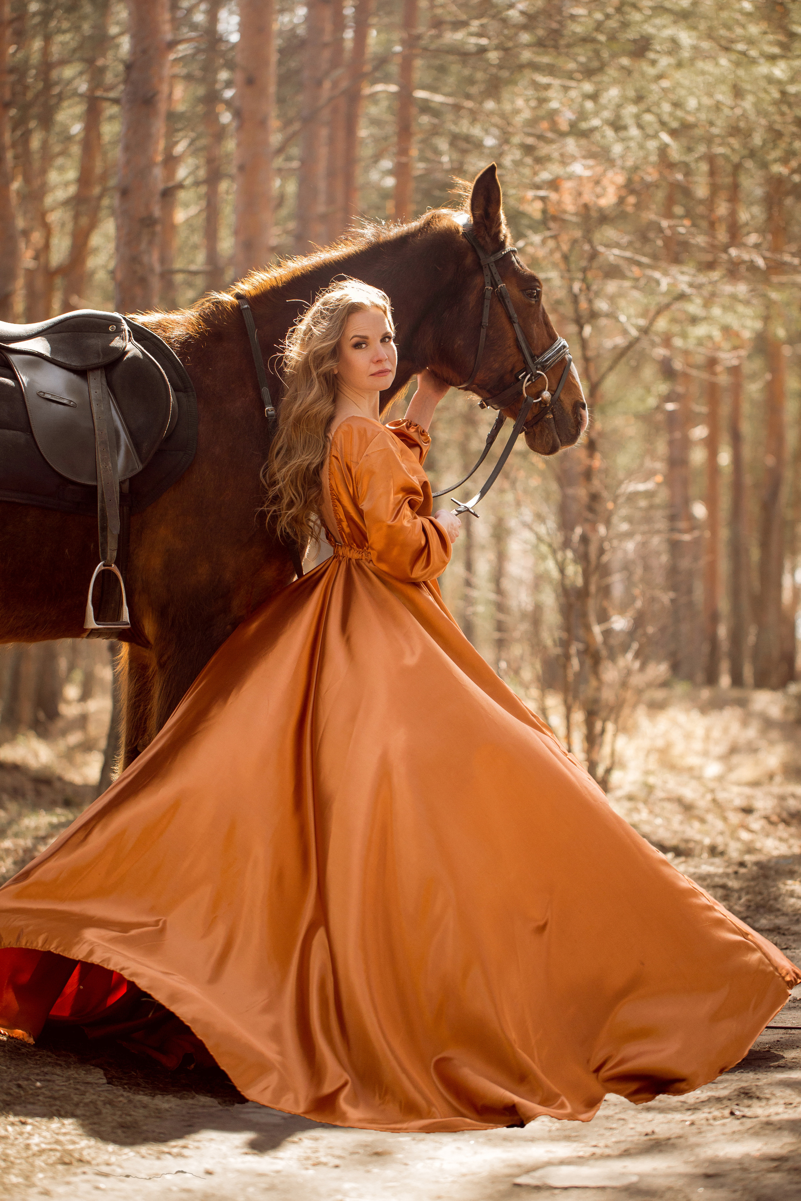 Фотосессия в сосновом бору с лошадью