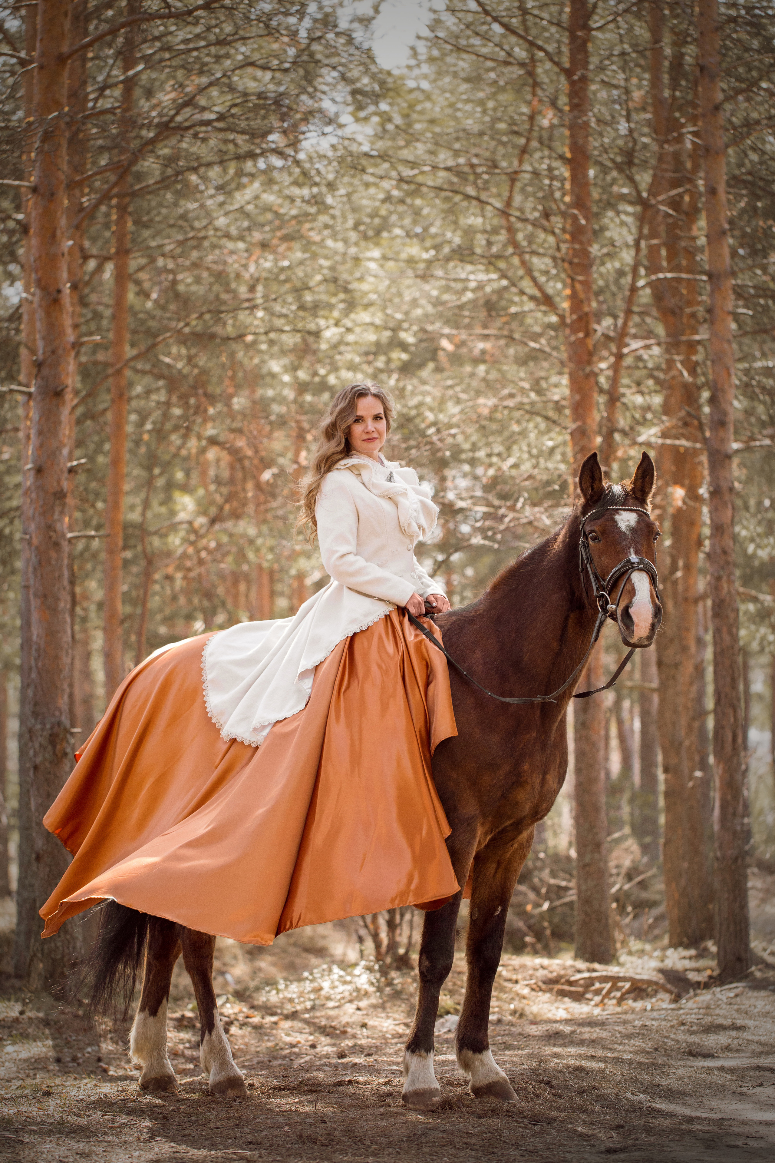 Фотосессия в сосновом бору с лошадью