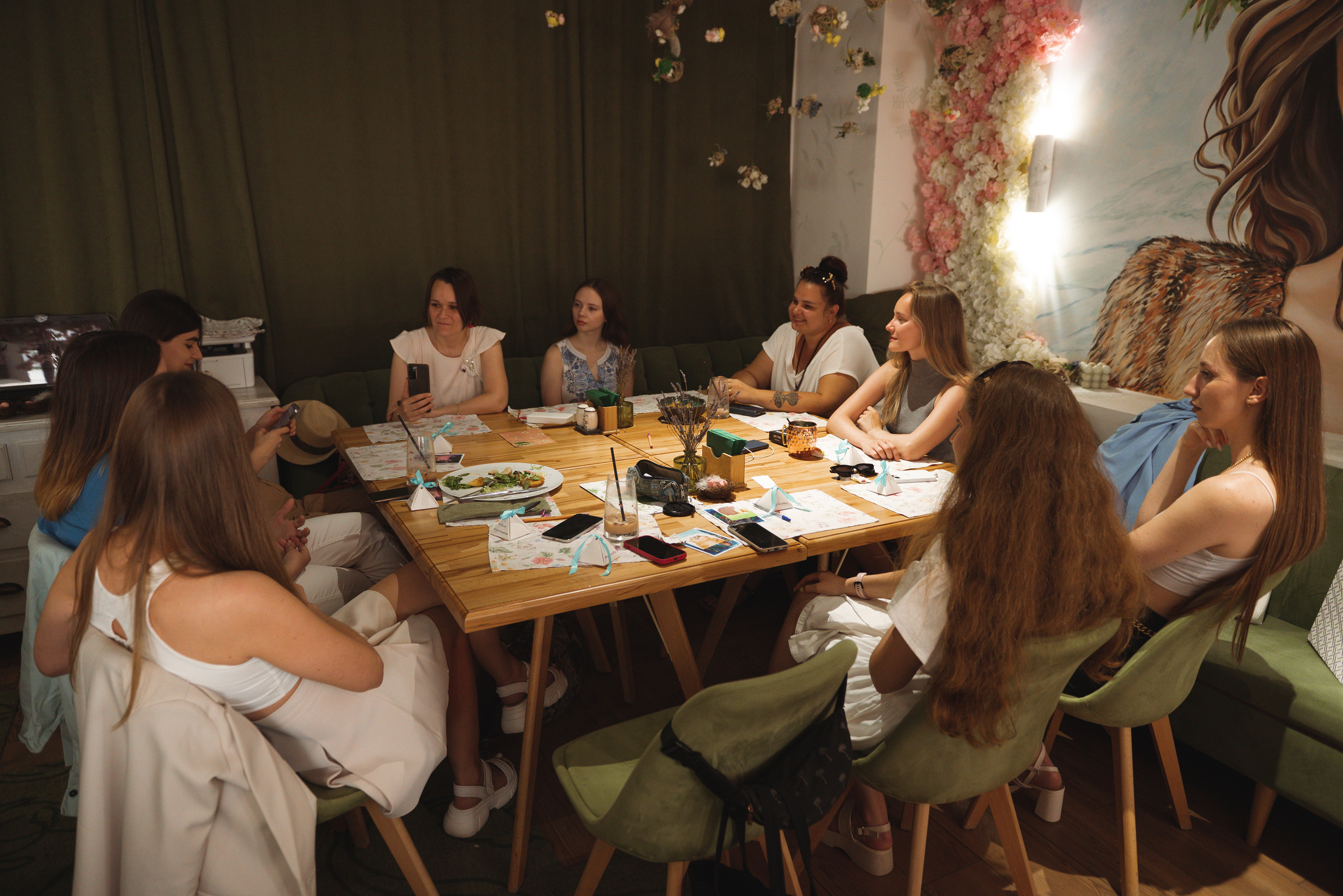 Встреча Ани, которая вдохновляет на продажи. Контент-фотограф Москва репортажный фотограф Настя Профото