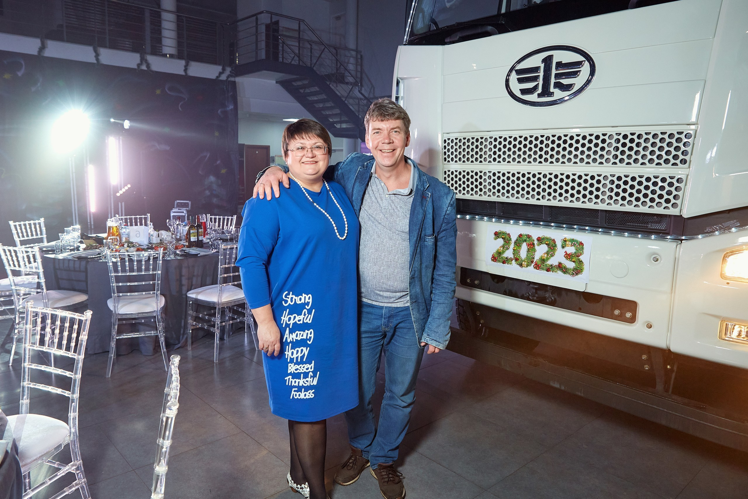 Транс-Инвест / Новогодний корпоратив на территории автосалона. Антон Артюшин, портретный фотограф. Москва