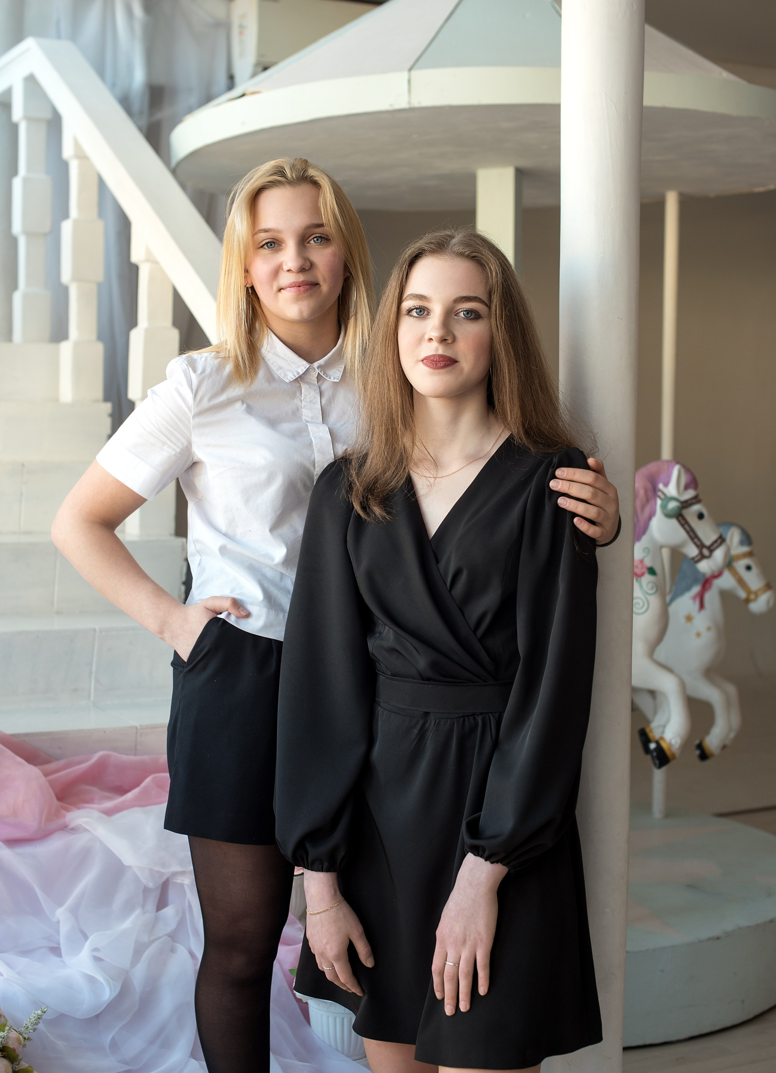 Пример съемки старшеклассников для альбома с наполнение «премиум» стиль съемки классический. Выпускные альбомы для школ и детских садов в Иваново