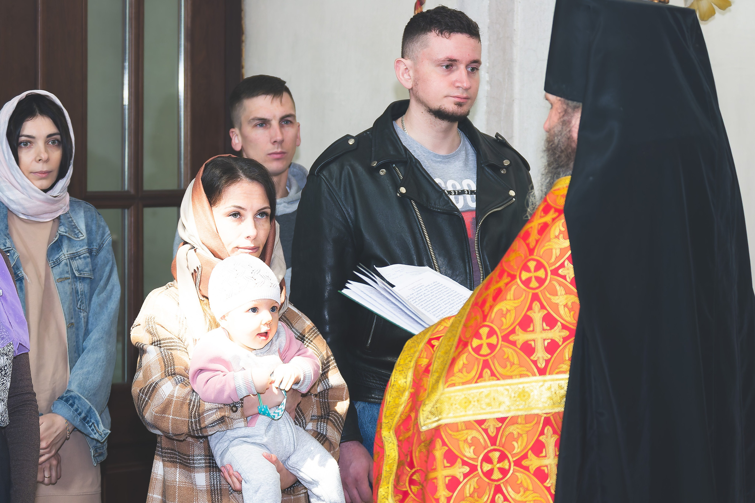 Крещение Ксении в храме Рождества Пресвятой Богородицы д. Щербинино. Фотограф Евгений Егоров