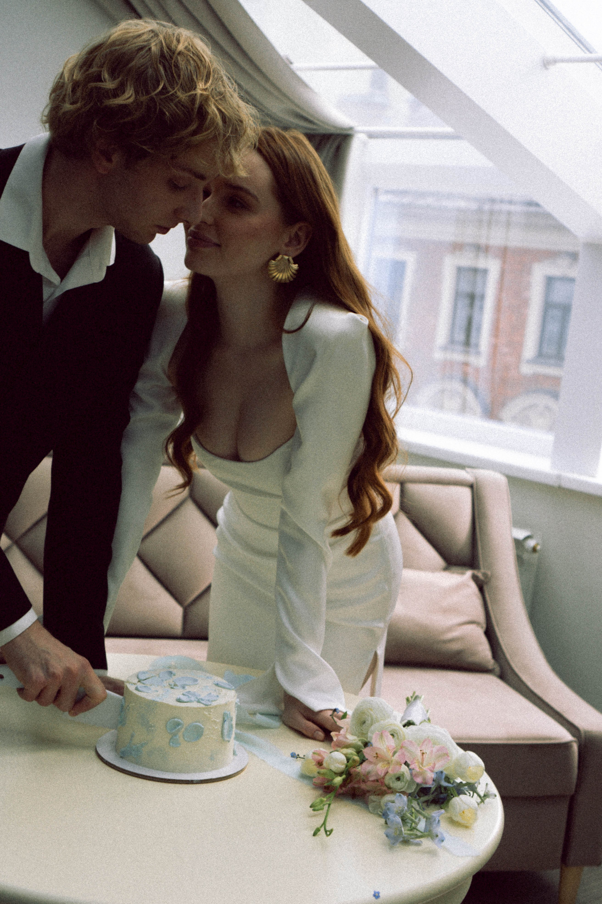 СВАДЕБНАЯ СЬЕМКА В ОТЕЛЕ. СБОРЫ ЖЕНИХА И НЕВЕСТЫ И ТАКЖЕ ТОР И ПОДГОТОВКА К ПРОГУЛКЕ. Профессиональный фотограф, Санкт-Петербург — Виктория Богомолова