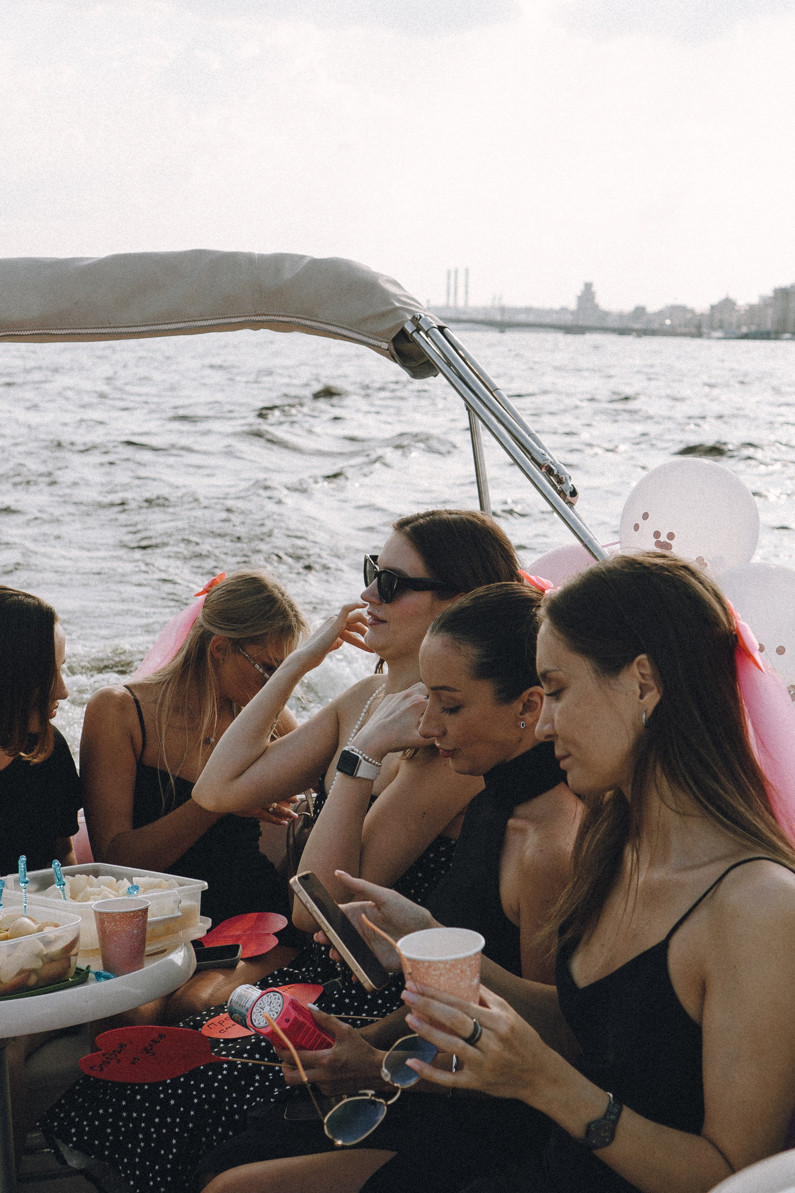 ДЕВИЧНИК НА КАТЕРЕ. Профессиональный фотограф, Санкт-Петербург — Виктория Богомолова