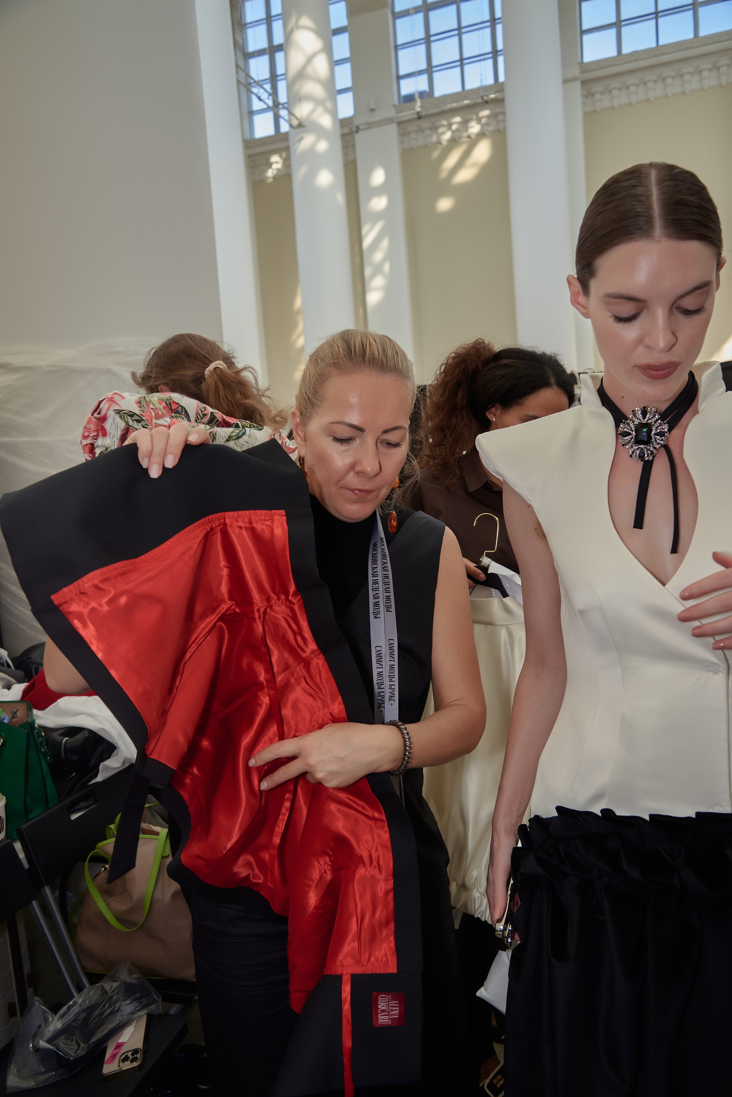 Backstage с показа ALENA COJOCARU RFW 2025. Наталия Дианова — фотограф для брендов и экспертов в Москве