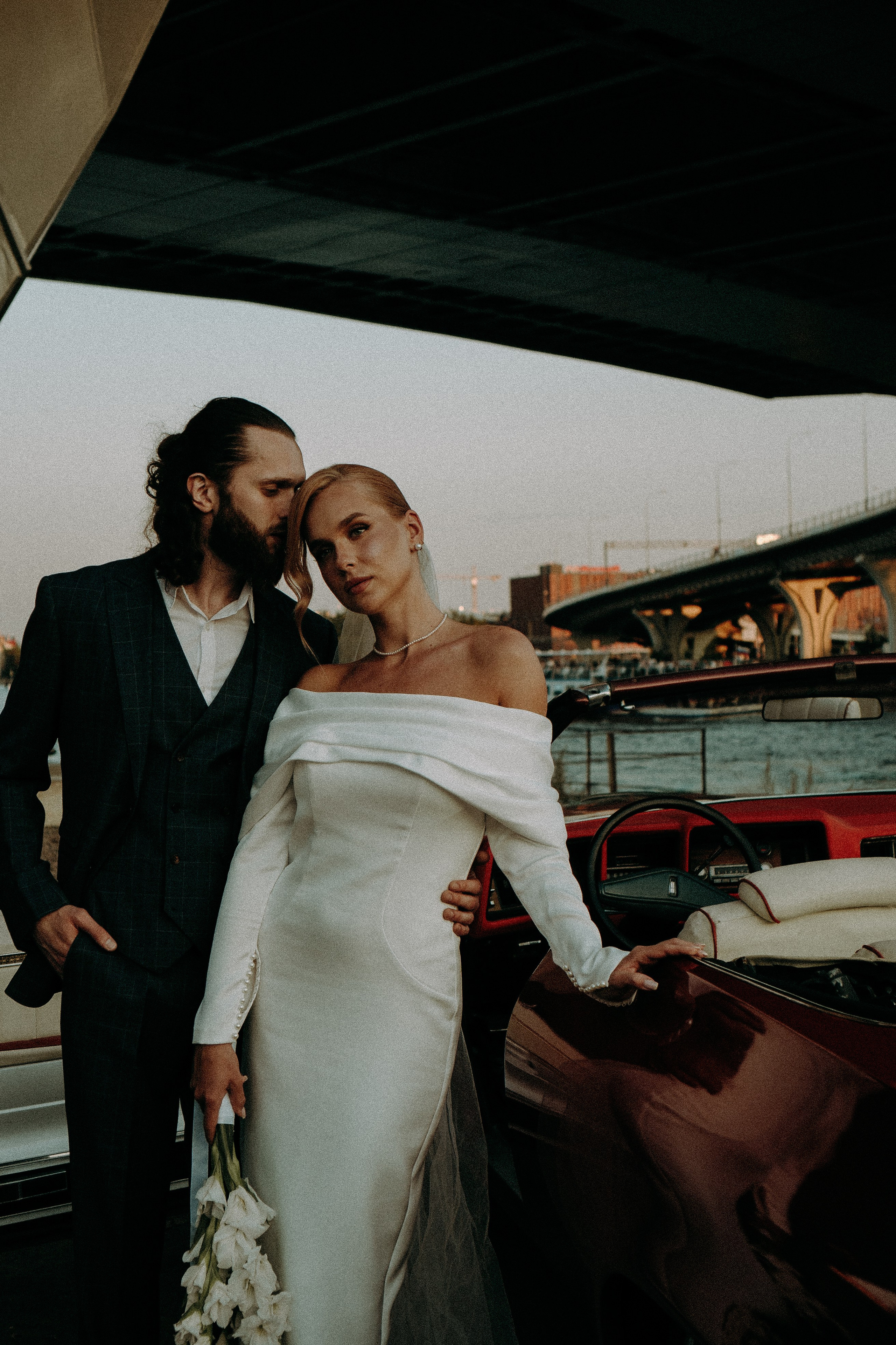 СВАДЕБНАЯ СЬЕМКА ВОЗЛЕ МСОТА БЕТАНКУРА НА КАБРИОЛЕТЕ. Профессиональный фотограф, Санкт-Петербург — Виктория Богомолова