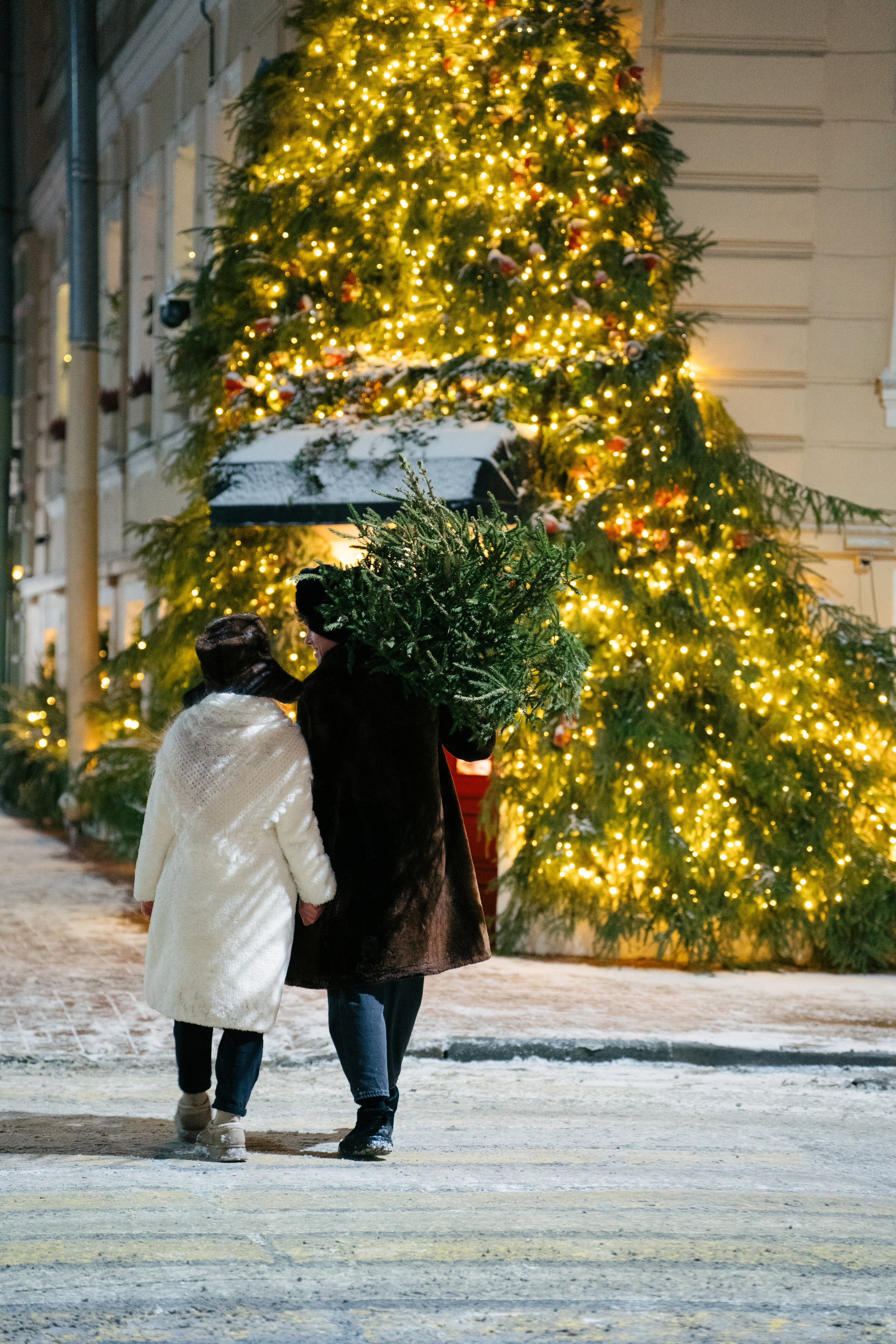 НОВОГОДНЯЯ ПРОГУЛКА ПАРЫ ПО ЧЕРНЫШЕВСКОЙ ПЕРЕД НОВЫМ ГОДОМ. Профессиональный фотограф, Санкт-Петербург — Виктория Богомолова