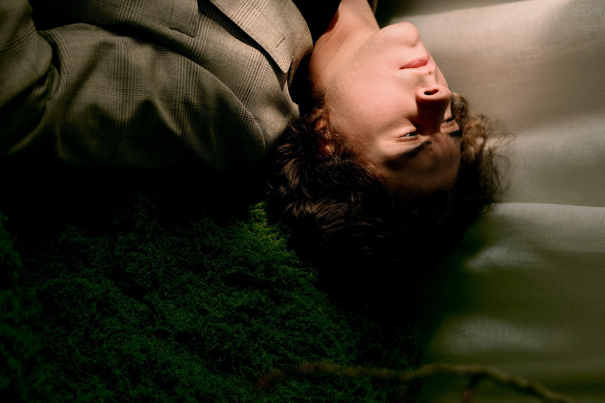 Инверсия снов | Мужской портрет в Тюмени | Фотограф Дарья Мустафина. Портретный фотограф Тюмень Дарья Мустафина