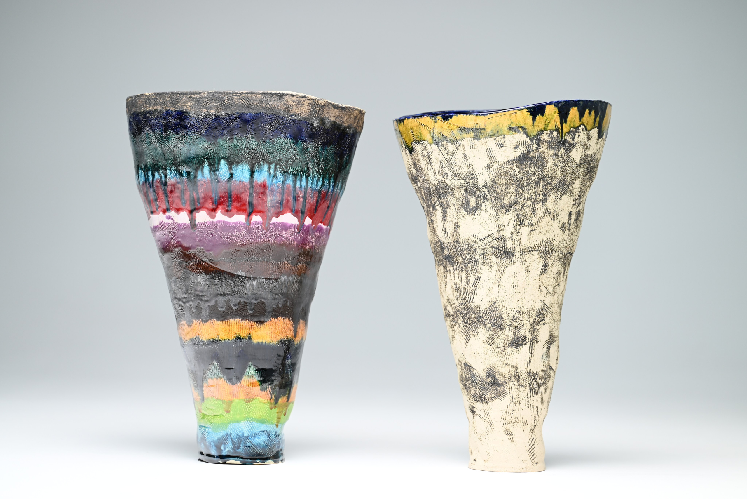 Парные сосуды. Шамотированная масса, майоликовые глазури. 46х27 см, 46х39 см.