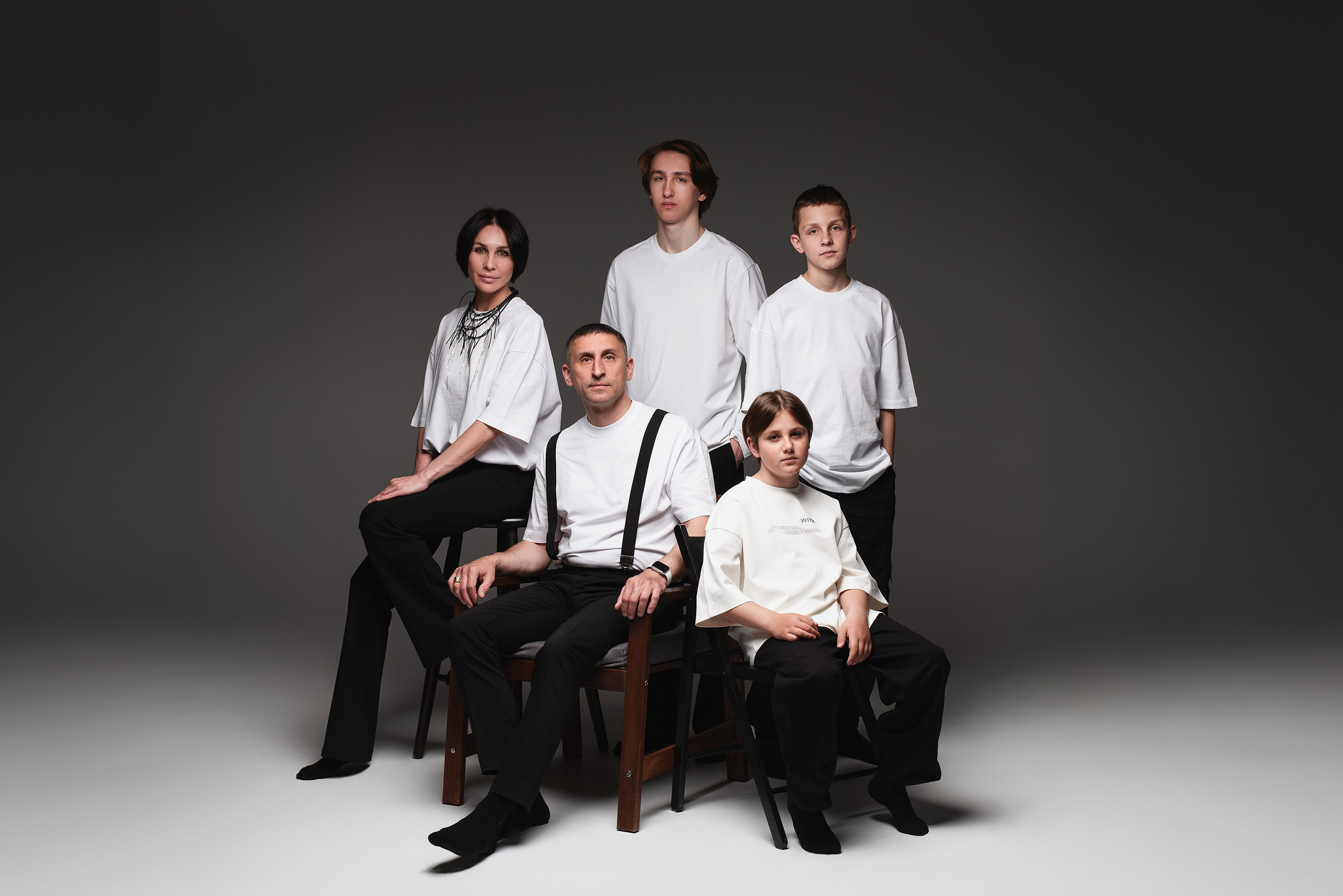 Семейная фотосессия на циклораме. Семейный фотограф в Южно-Сахалинске Анастасия Лимарева