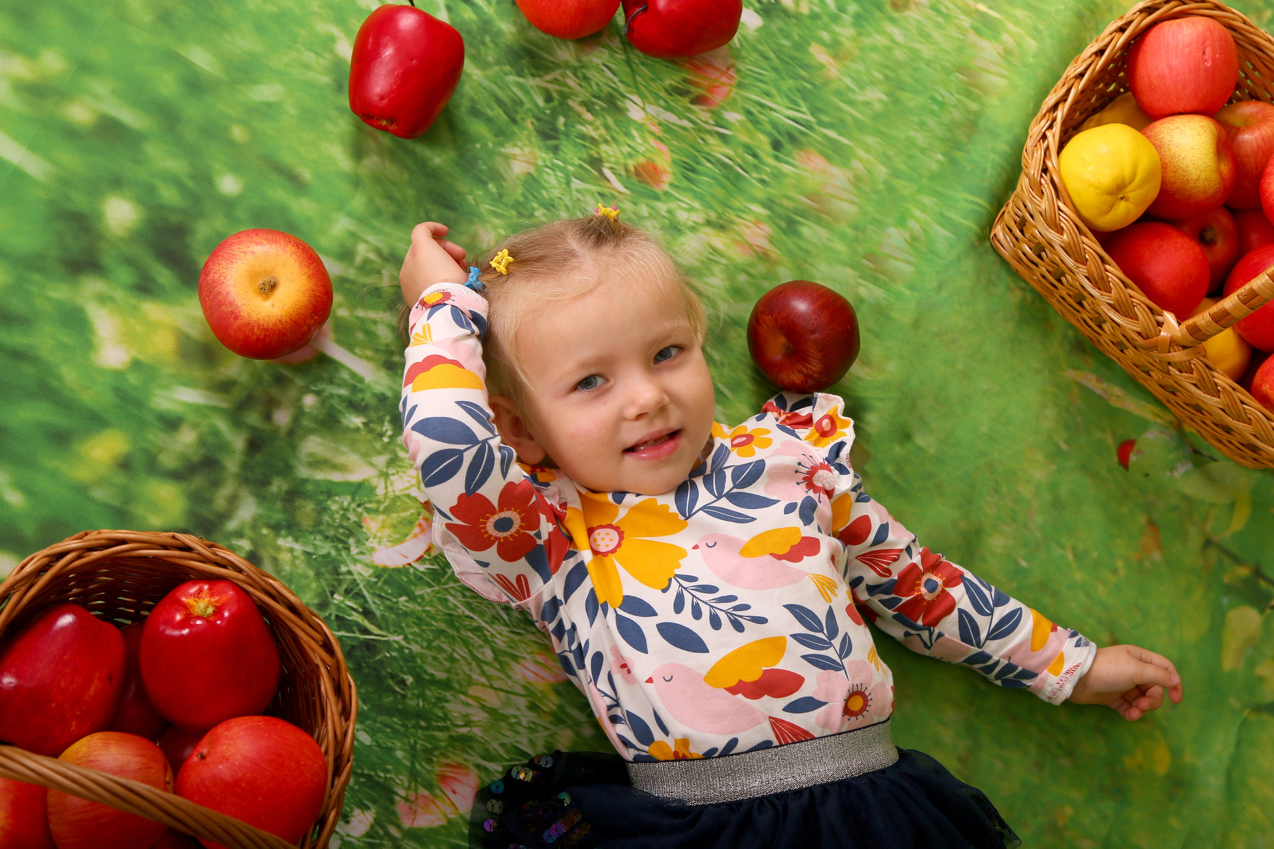 Яблоневый сад. Выпускные альбомы в Нижнем Новгороде | Фотостудия Звездочет | Никулина Наталья