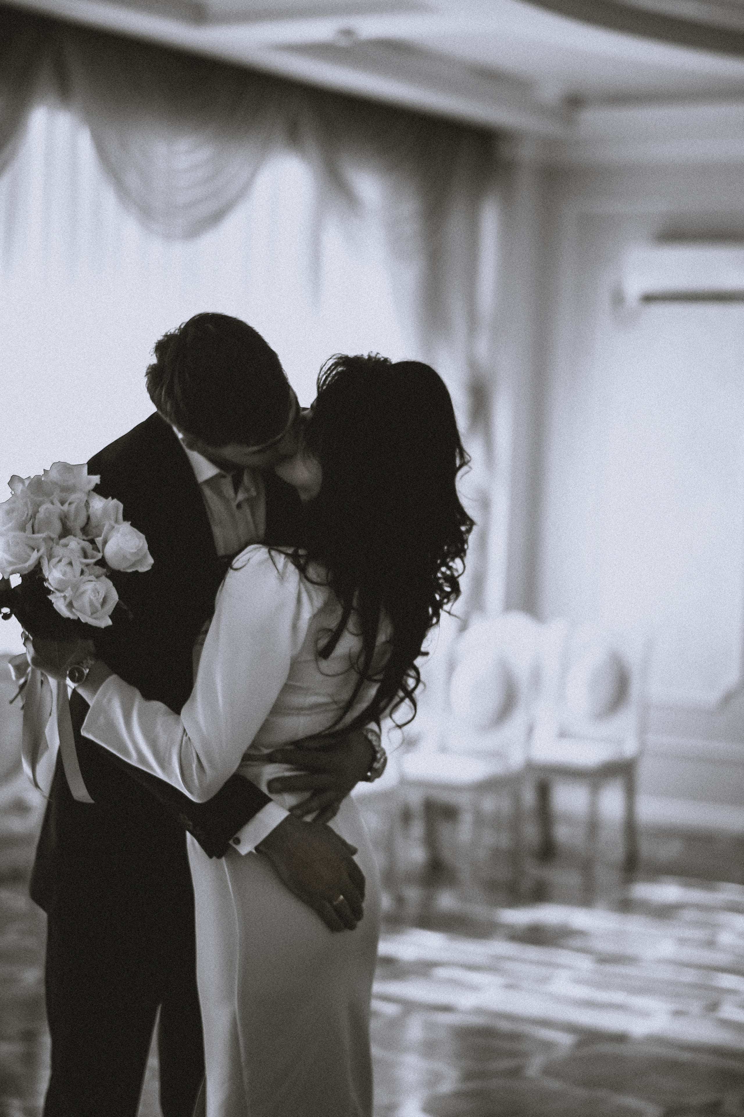 Закир и Эльвина (уличная съемка после ЗАГСа). Фотограф в Крыму | Виктория Нотевская