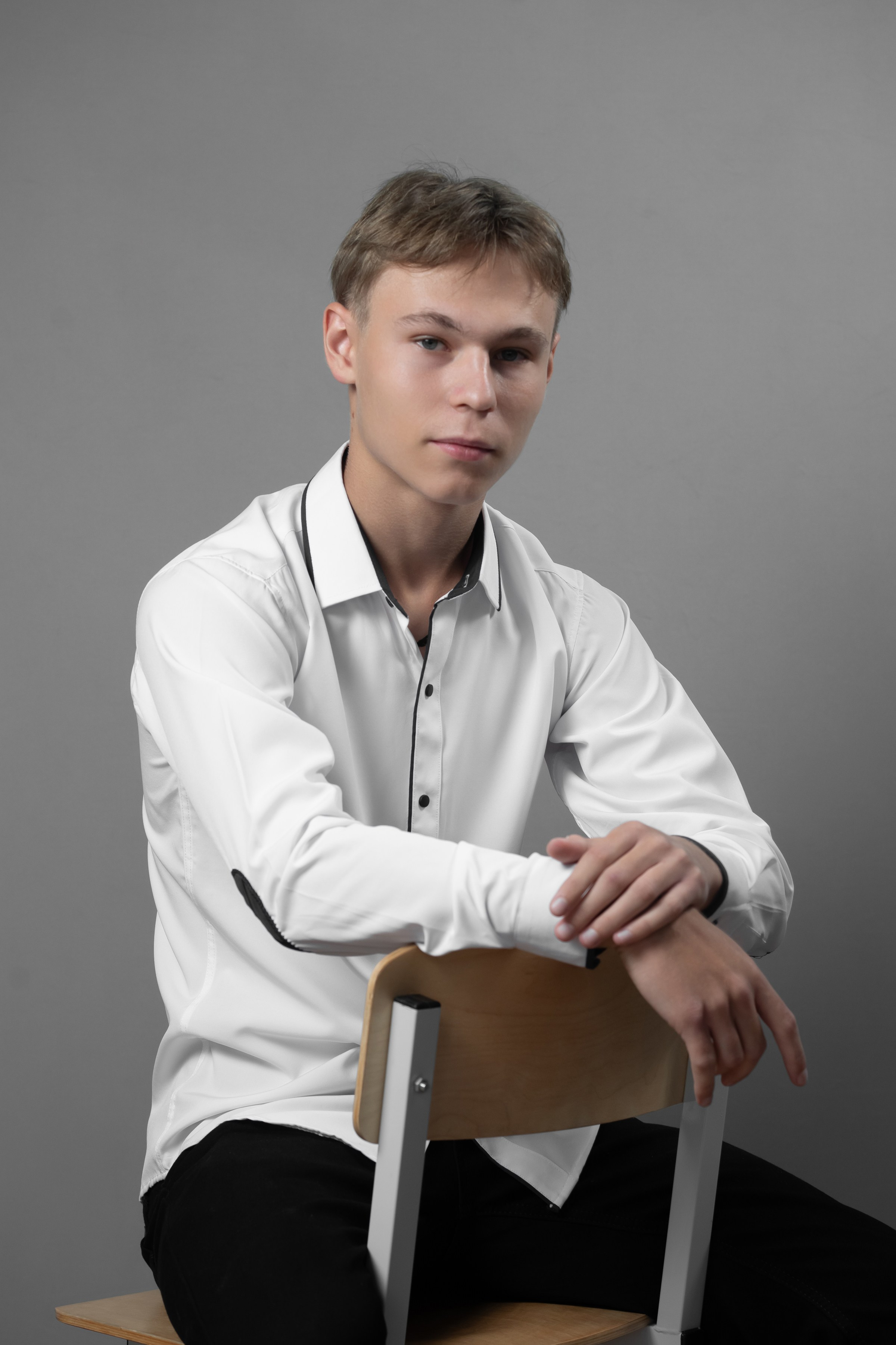 Портреты на сером  фоне. Ольга Плаксина фотограф в Саратове