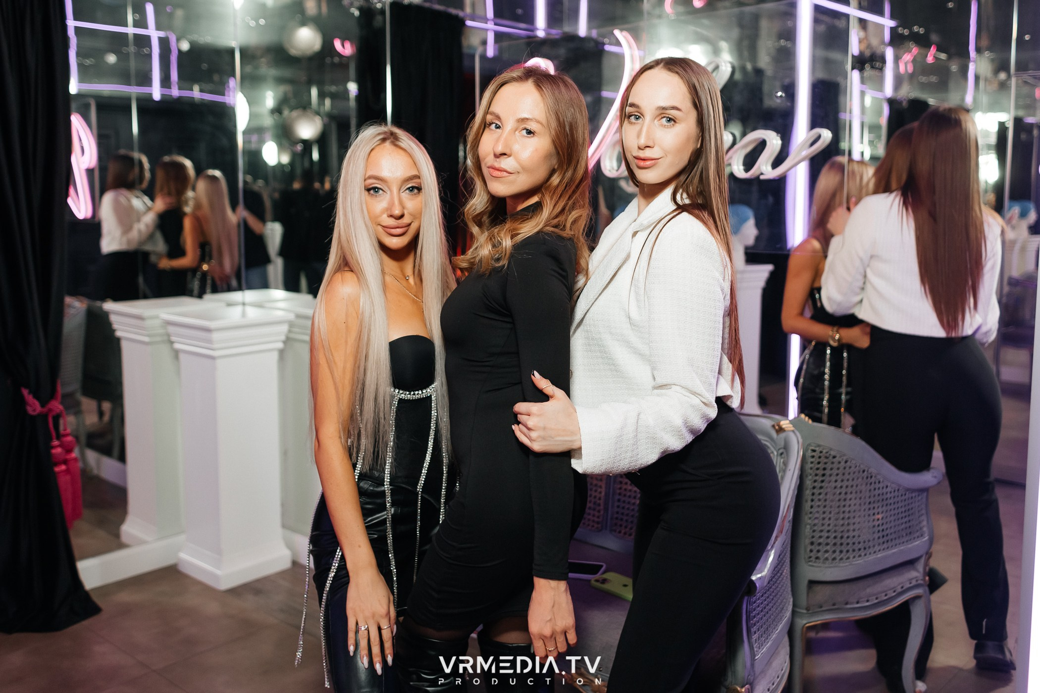 POP-STAR PARTY в караоке-баре «Volna»