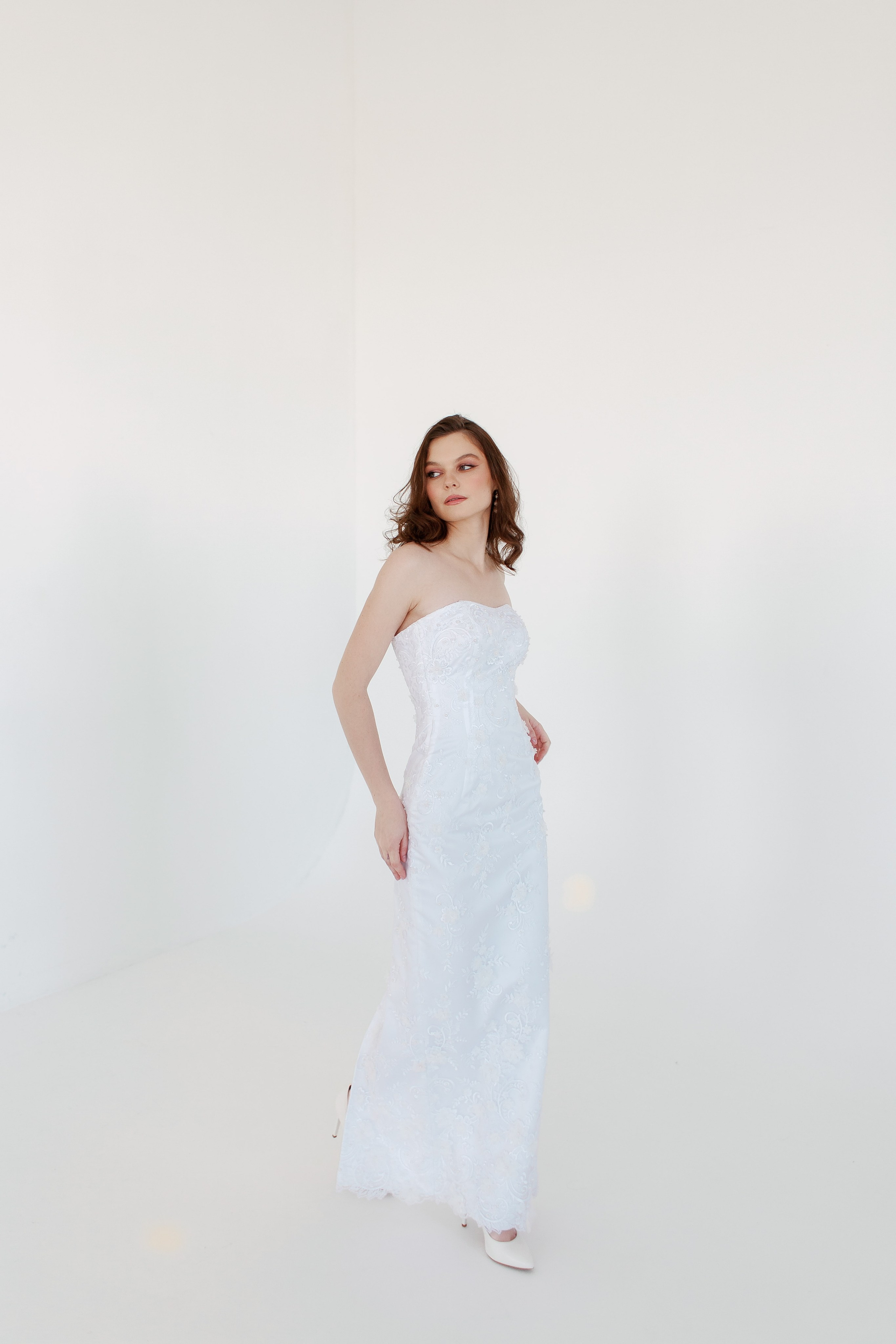 Фотосъёмка свадебных платьев в студии для контента. Портреты студия Москва. Модельные тесты. Lovestory студия в Москве. Женсий фотограф