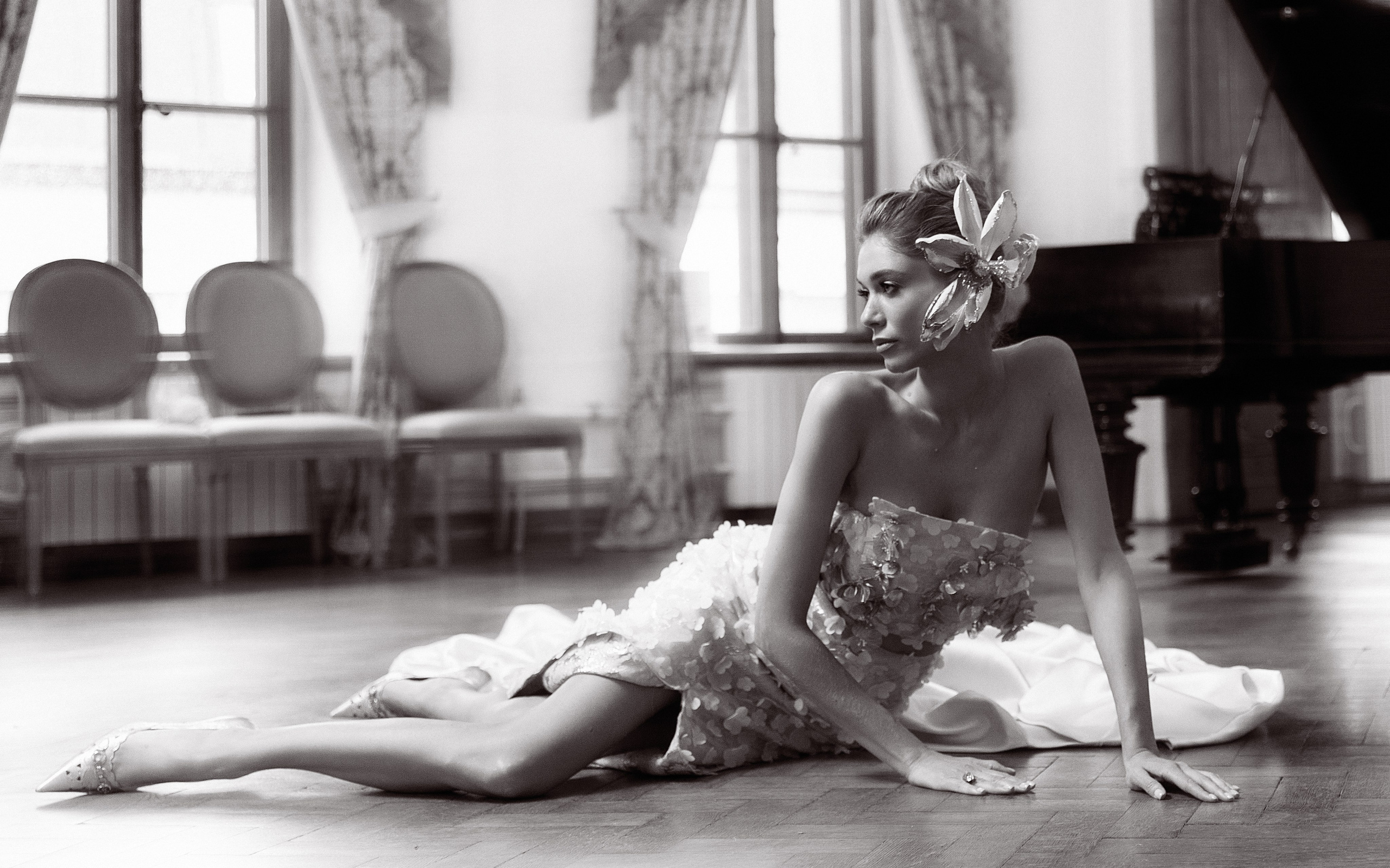 Контакты. Портретный фотограф в Москве — Янка Шемшурова