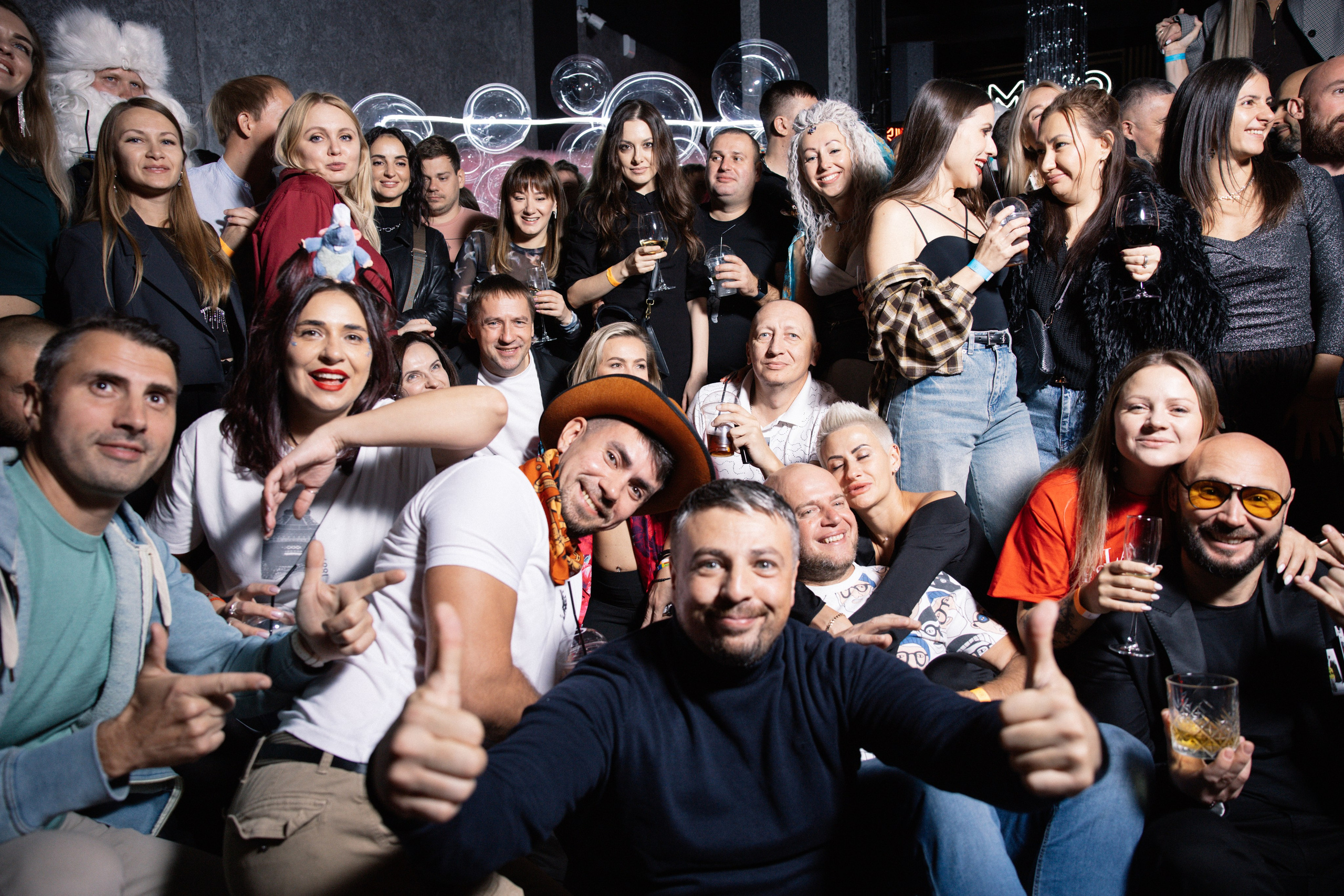 Соседи, Тусец. Фотограф Эдуарда Титанян