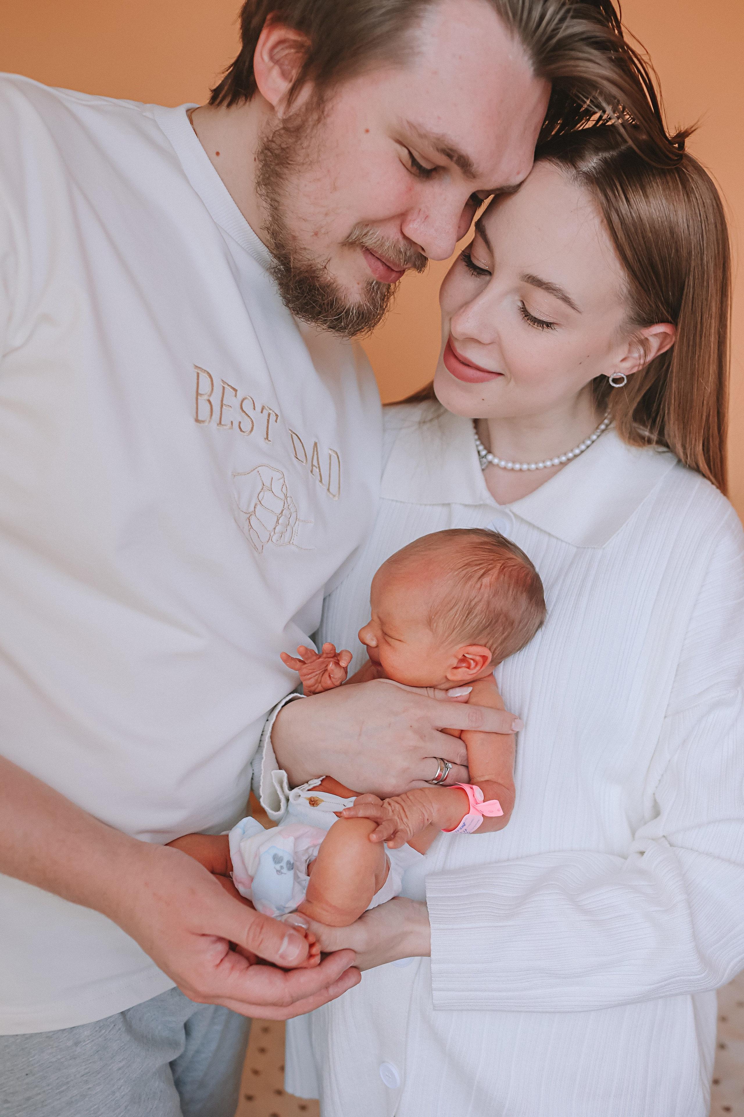 Выписка палата+внизу ПЦЭ. Семейный фотограф Тюмень, фотограф на роды Салмина Мария