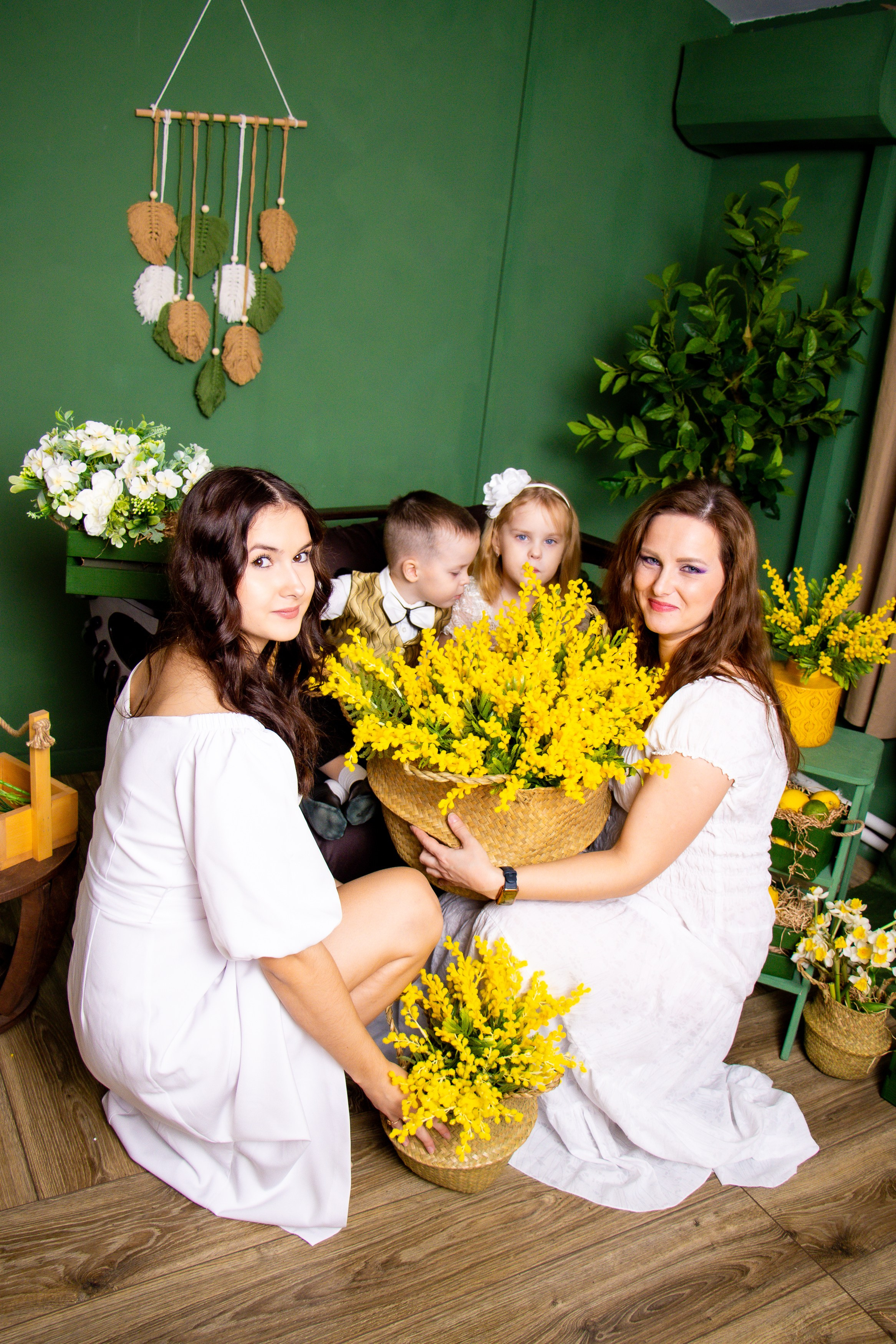 Семейная съемка с мимозой. Фотограф Татьяна Матрос