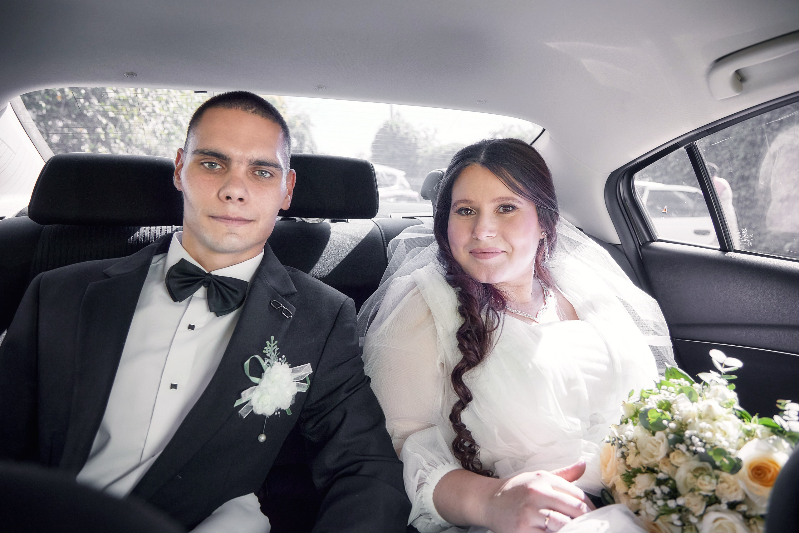 Фотосъемка в ЗАГСе, прогулка молодых, банкет