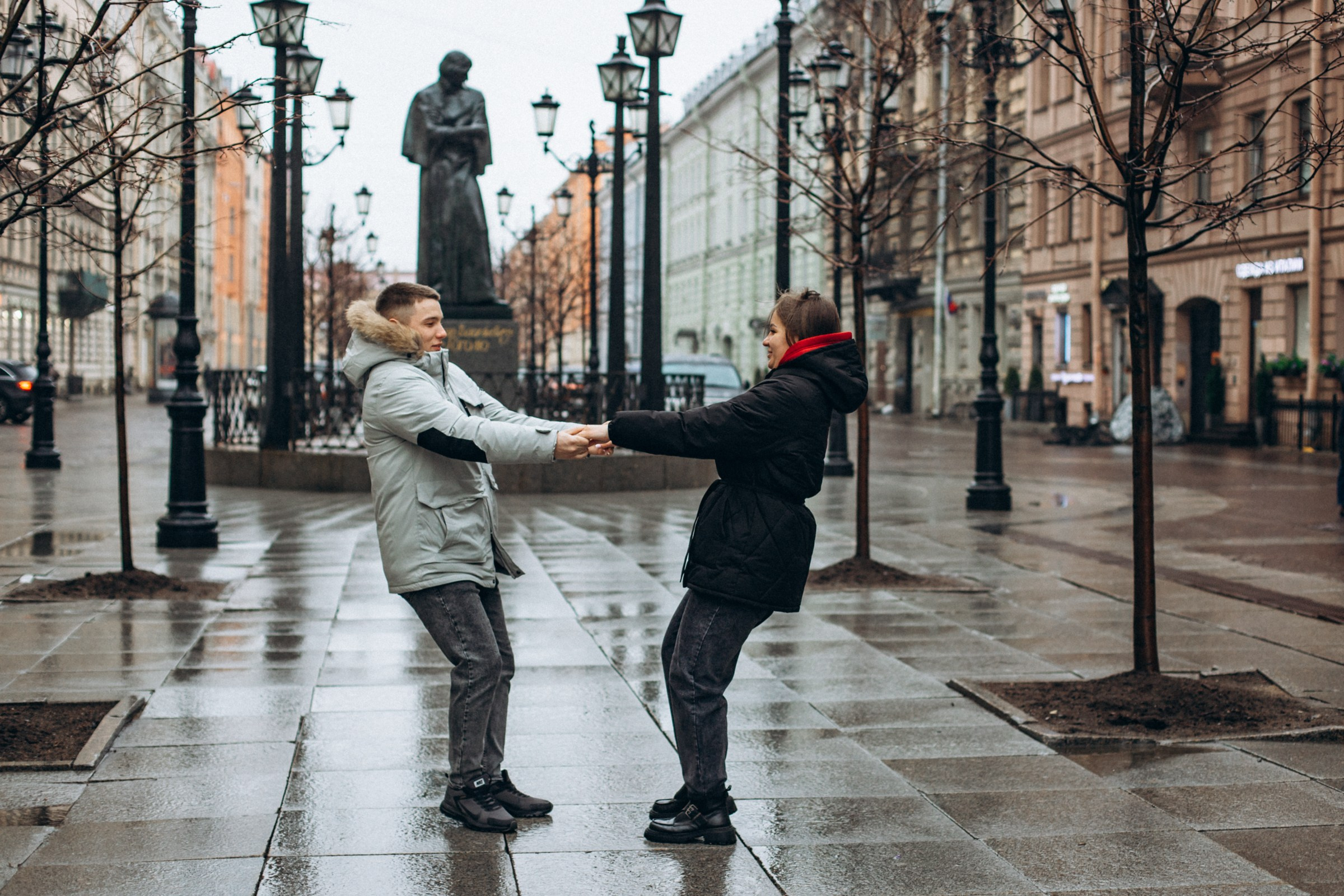 Иван и Полина в марте. Фотопрогулка в Петербурге. Индивидуальный и семейный фотограф в Санкт-Петербурге