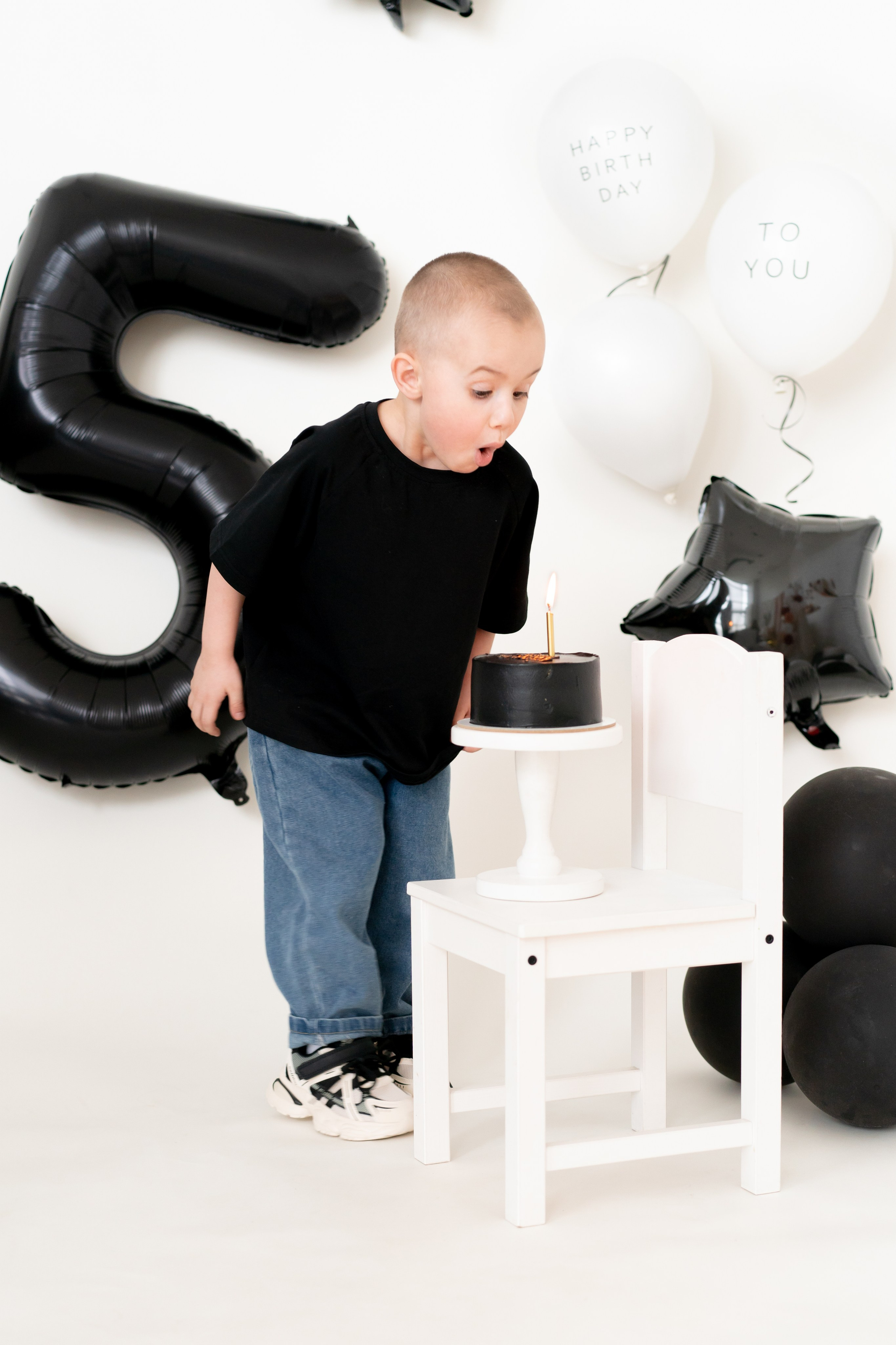 С Днём Рождения ребенка, портрет. Детская, семейная фотостудия в Санкт-Петербурге