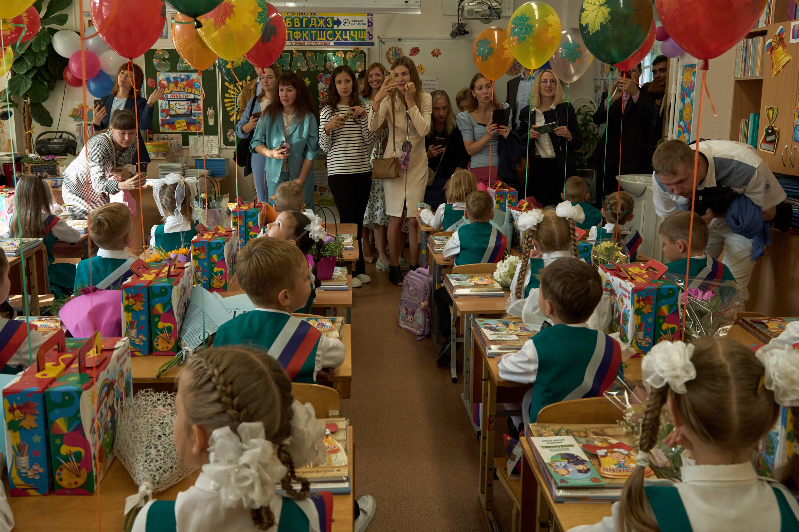 Школьная линейка. 1«Б». Фотограф в Санкт-Петербурге Настя Атом