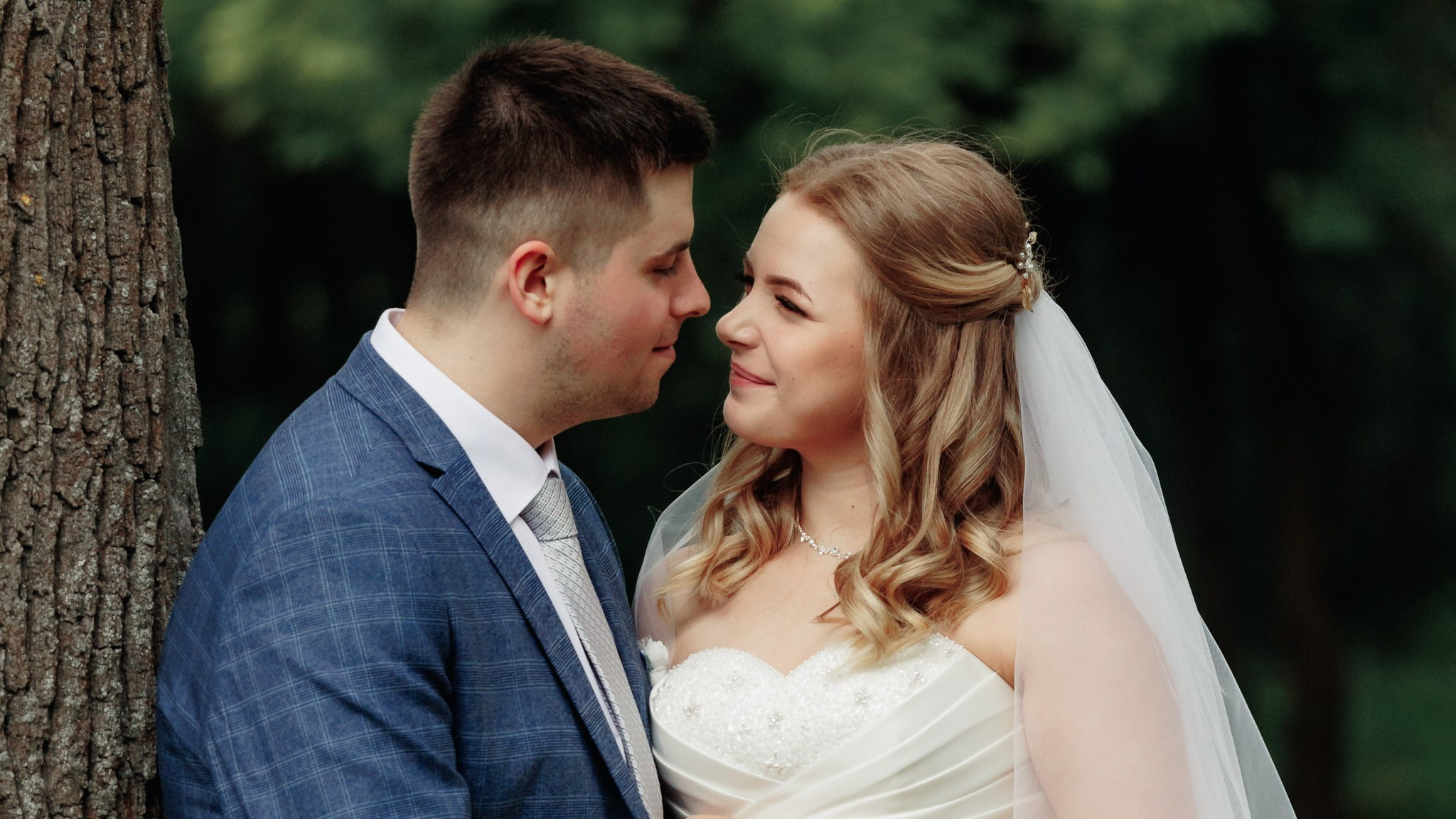 Лилия и Влад прогулка и банкет. Свадебный и семейный фотограф в г. Волхов Алексей Кочерыжкин