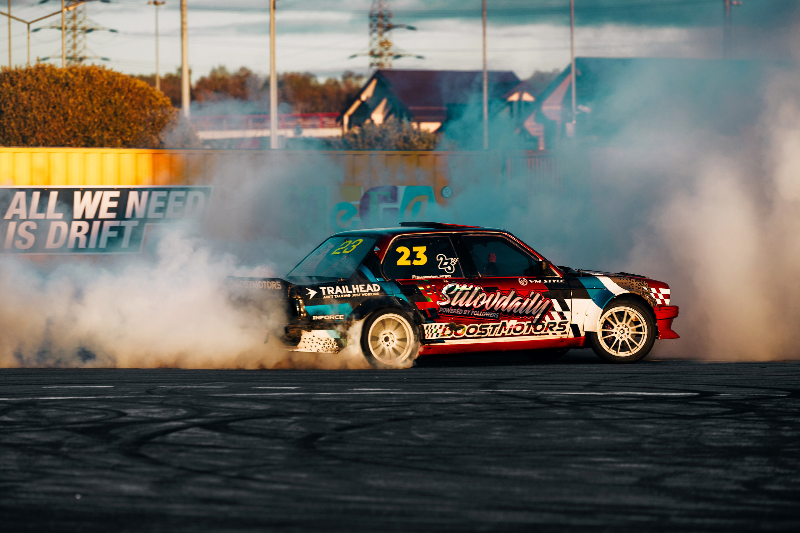 Фотографии закрытия сезона 2025 VibeSide — дрифт и автошоу у МЕГА Дыбенко, Санкт-Петербург