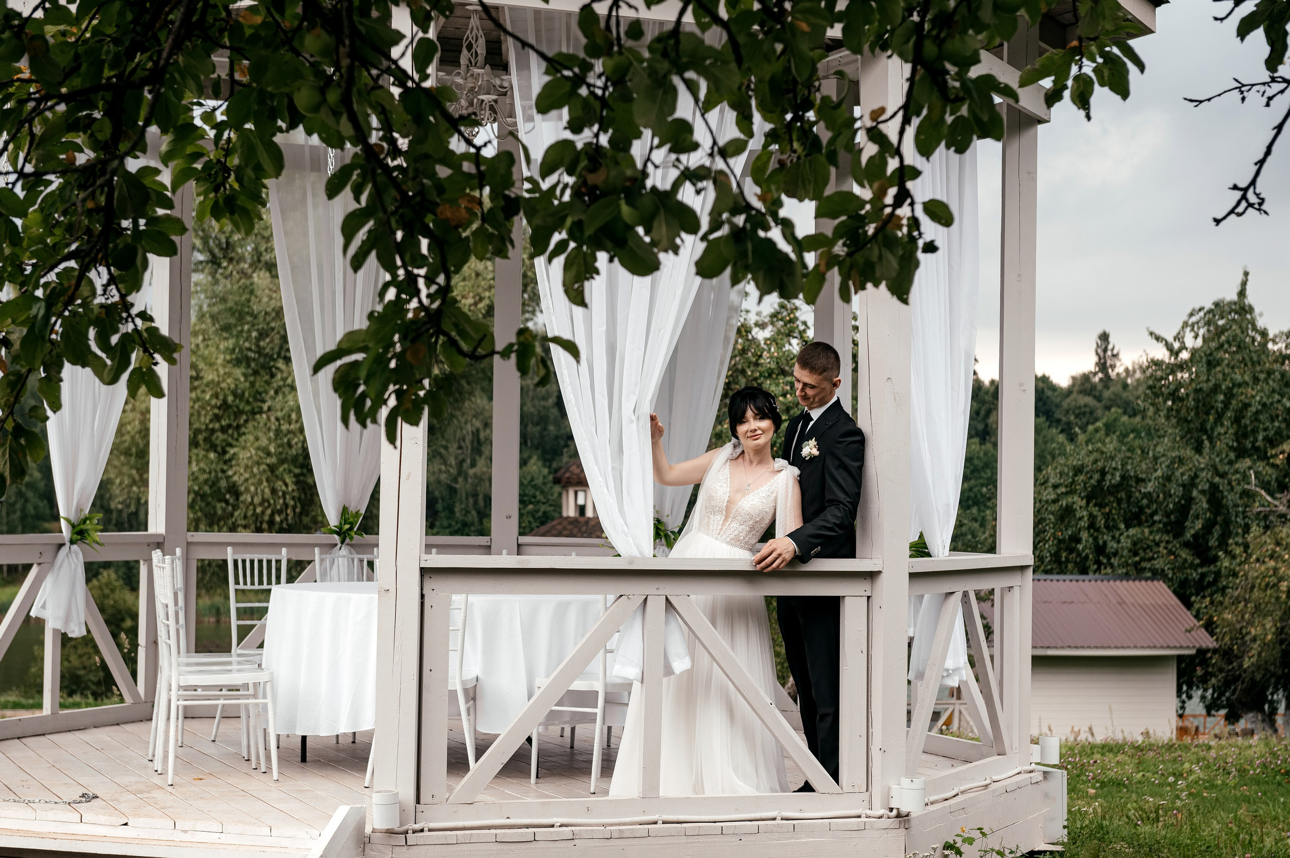 Свадьба с венчанием в Щелково. Прогулка в Гребнево, ресторан Кинза, отель Премиум. Свадебный и семейный фотограф Виктория Носачёва. Щелково, Москва и МО