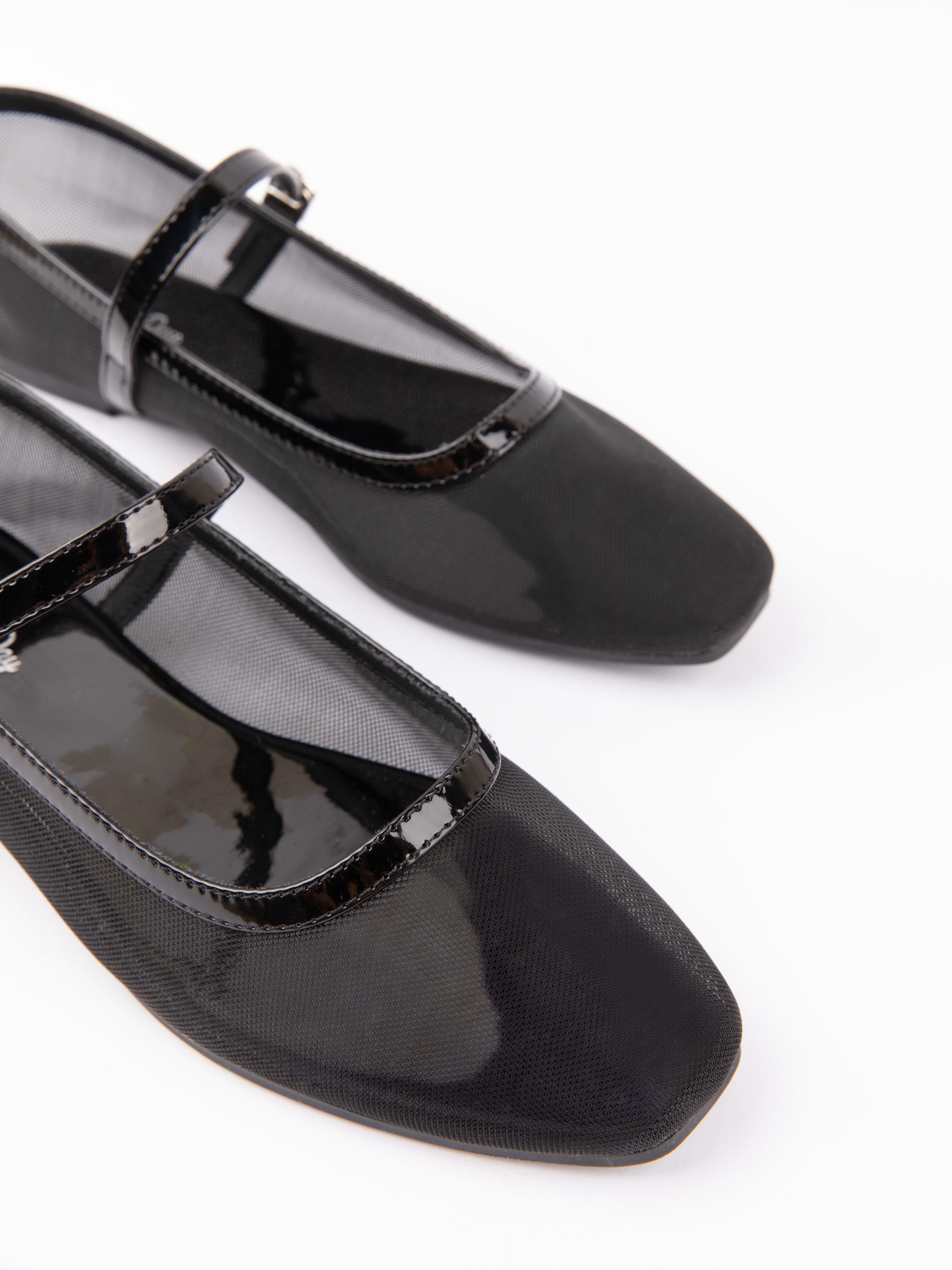 Туфли женские. Фотостудия предметной и модельной съёмки для маркетплейсов