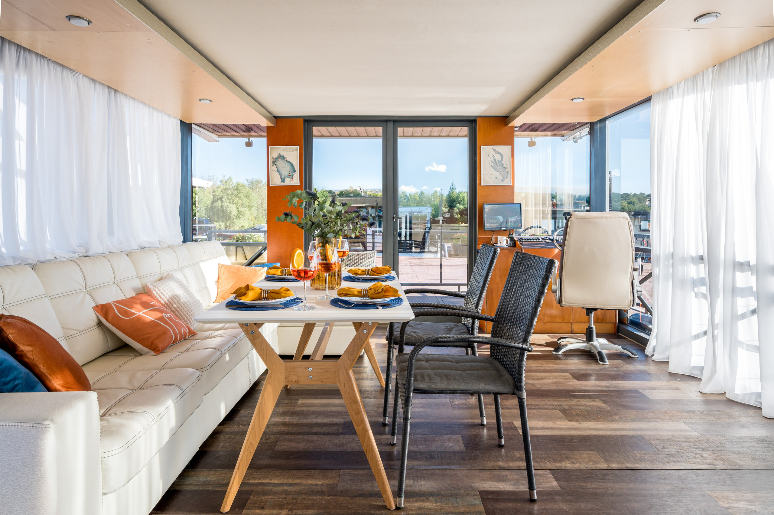 Хаусботы для вечеринок и бизнес-встреч. Интерьерный Фотограф Москва Криста FLY Труфанова