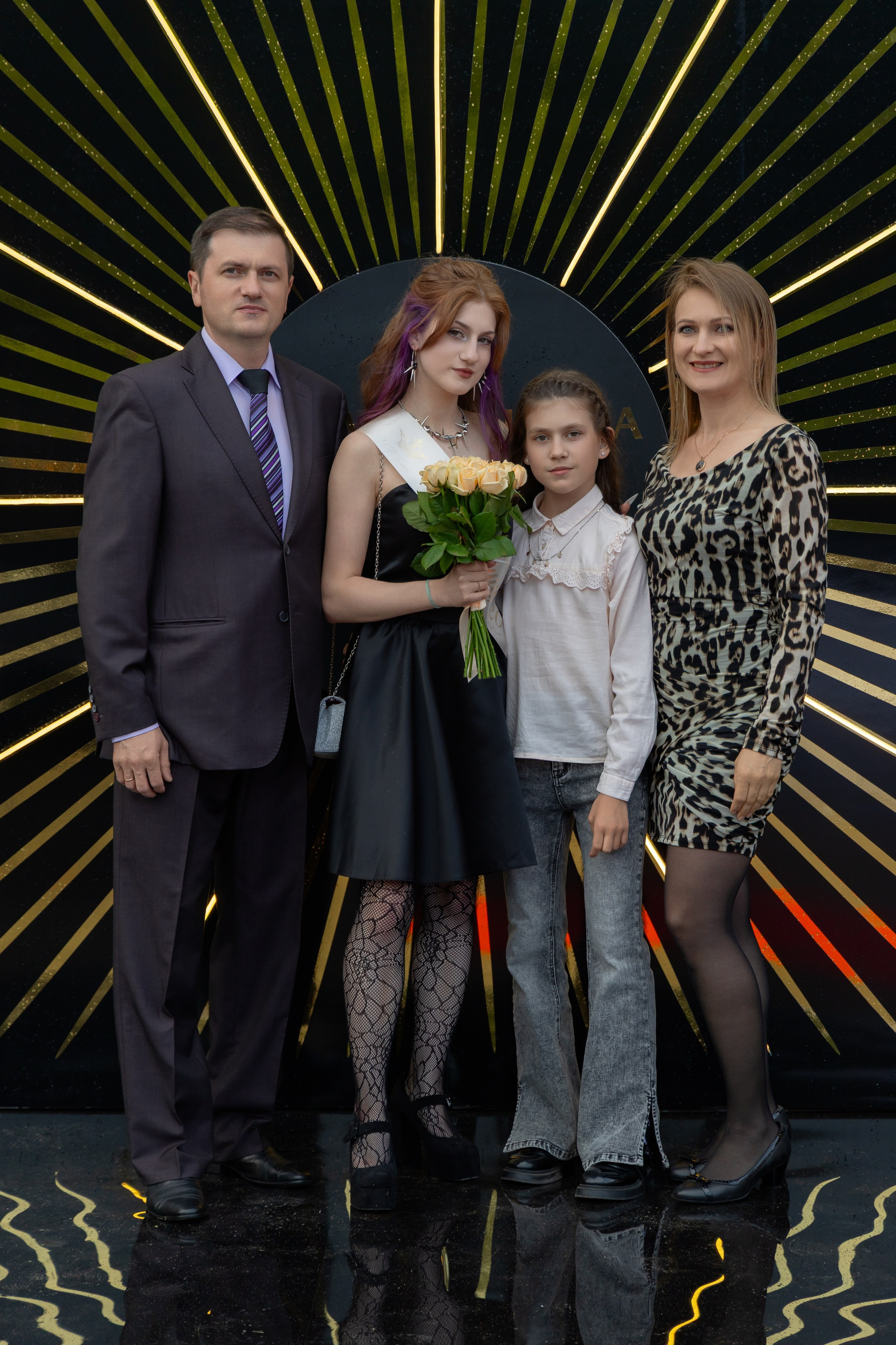 Школьный выпускной 2025 год в Минске, Беларуси. Свадебный фотограф в Минске/Беларуси Сергей Спиридонов